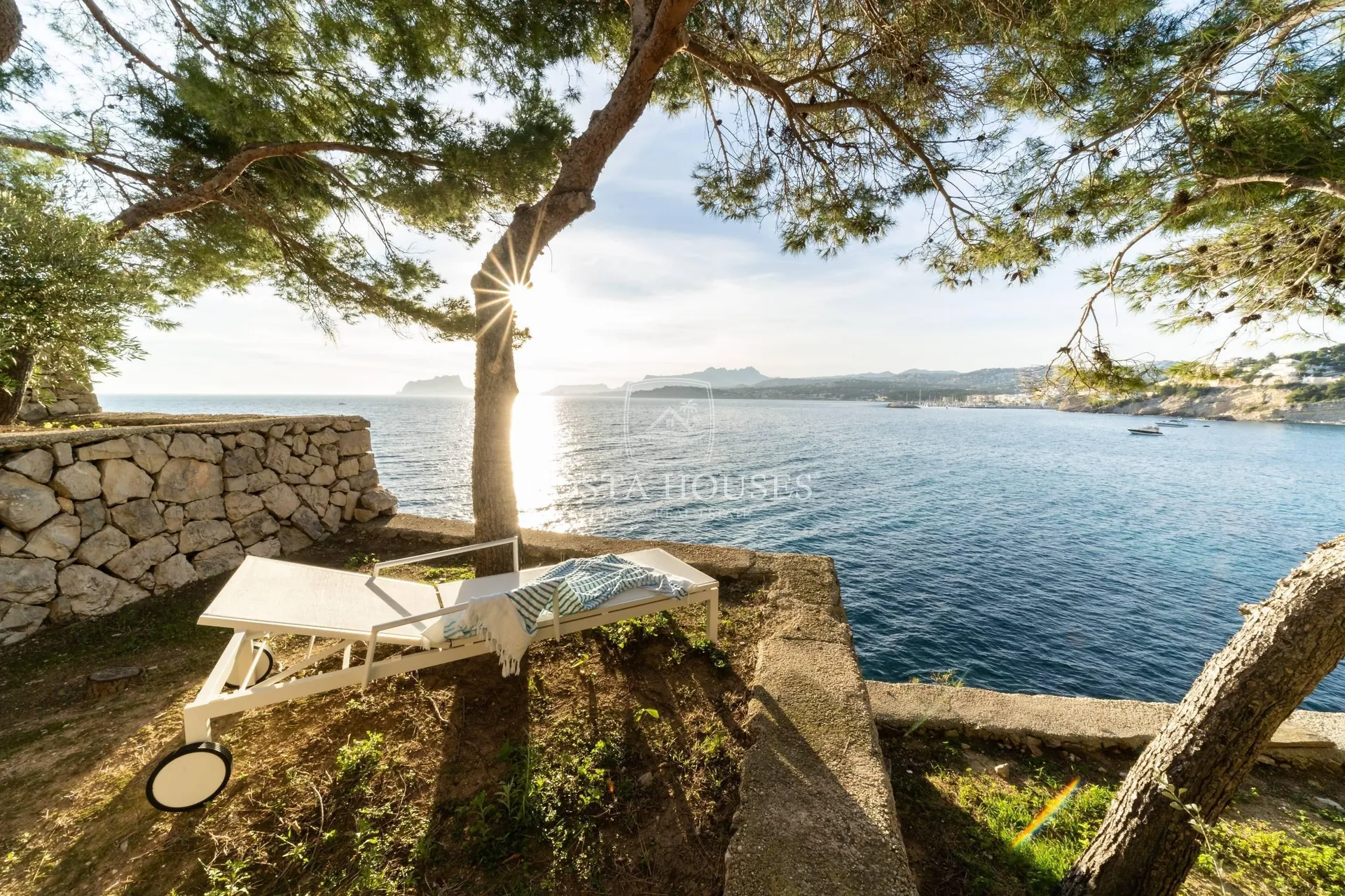 2406VL_PUERTOSOL - ❶ IBIZA VILLA FRENTE AL MAR EN MORAIRA, Costa Blanca | Exclusive SEAFRONT IBIZA VILLA in Moraira
