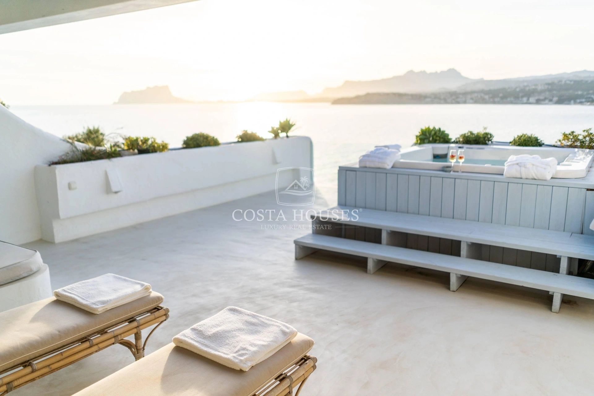 2406VL_PUERTOSOL - ❶ IBIZA VILLA FRENTE AL MAR EN MORAIRA, Costa Blanca | Exclusive SEAFRONT IBIZA VILLA in Moraira