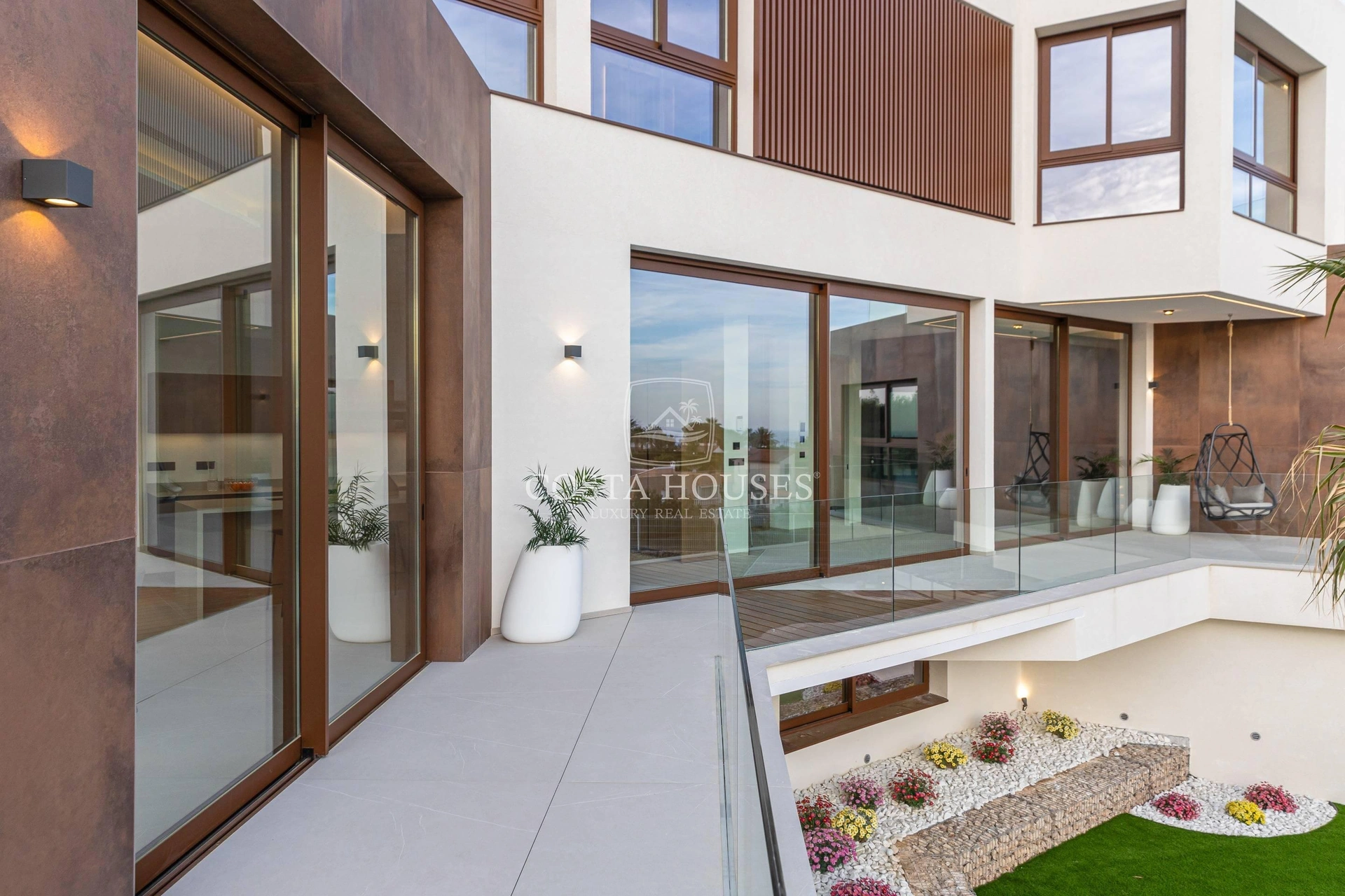 2521VL_ZEN - VILLA ZEN | IMPRESIONANTE VILLA EN VENTA EN BENIDORM CERCA DE GOLF AITANA, COSTA BLANCA