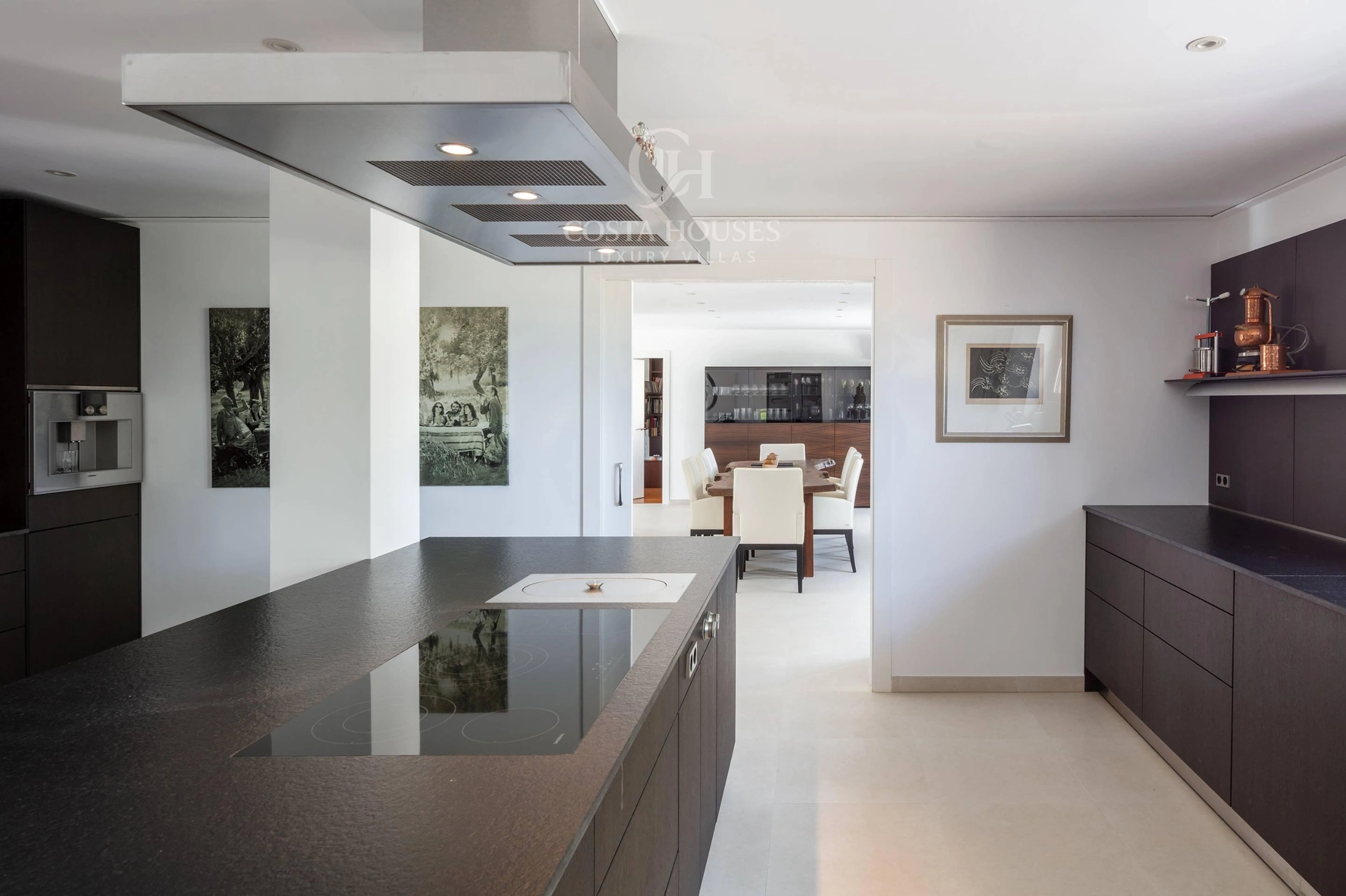 2771VL_FINCASWISS - FINCA SWISS · EN JÁVEA, ELEGANCIA CONTEMPORÁNEA ENTRE EL MONTGÓ Y EL MAR