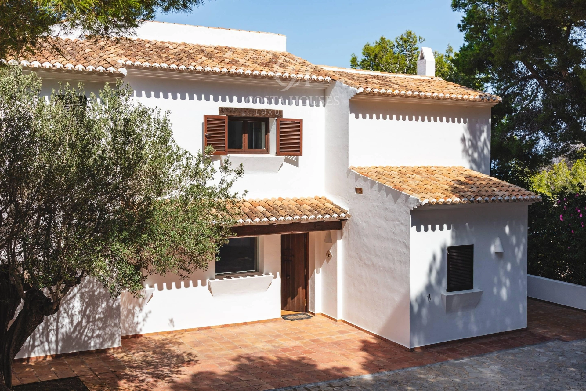 2803VL_BLAVA - VILLA BLAVA · LUZ IBICENCA EN PRIMERA LINEA DEL MAR EN JAVEA XABIA