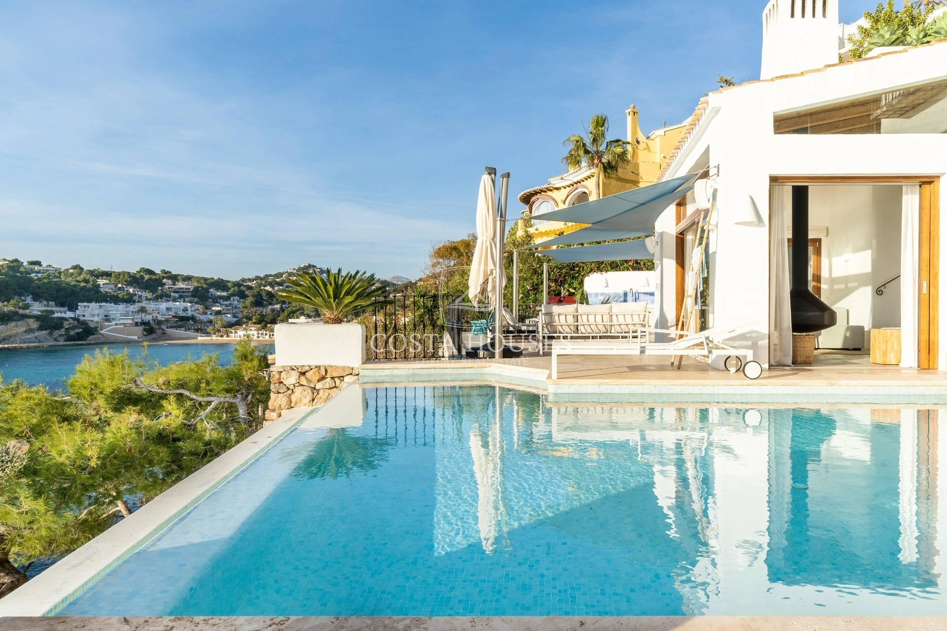 2406VL_PUERTOSOL - ❶ IBIZA VILLA FRENTE AL MAR EN MORAIRA, Costa Blanca | Exclusive SEAFRONT IBIZA VILLA in Moraira
