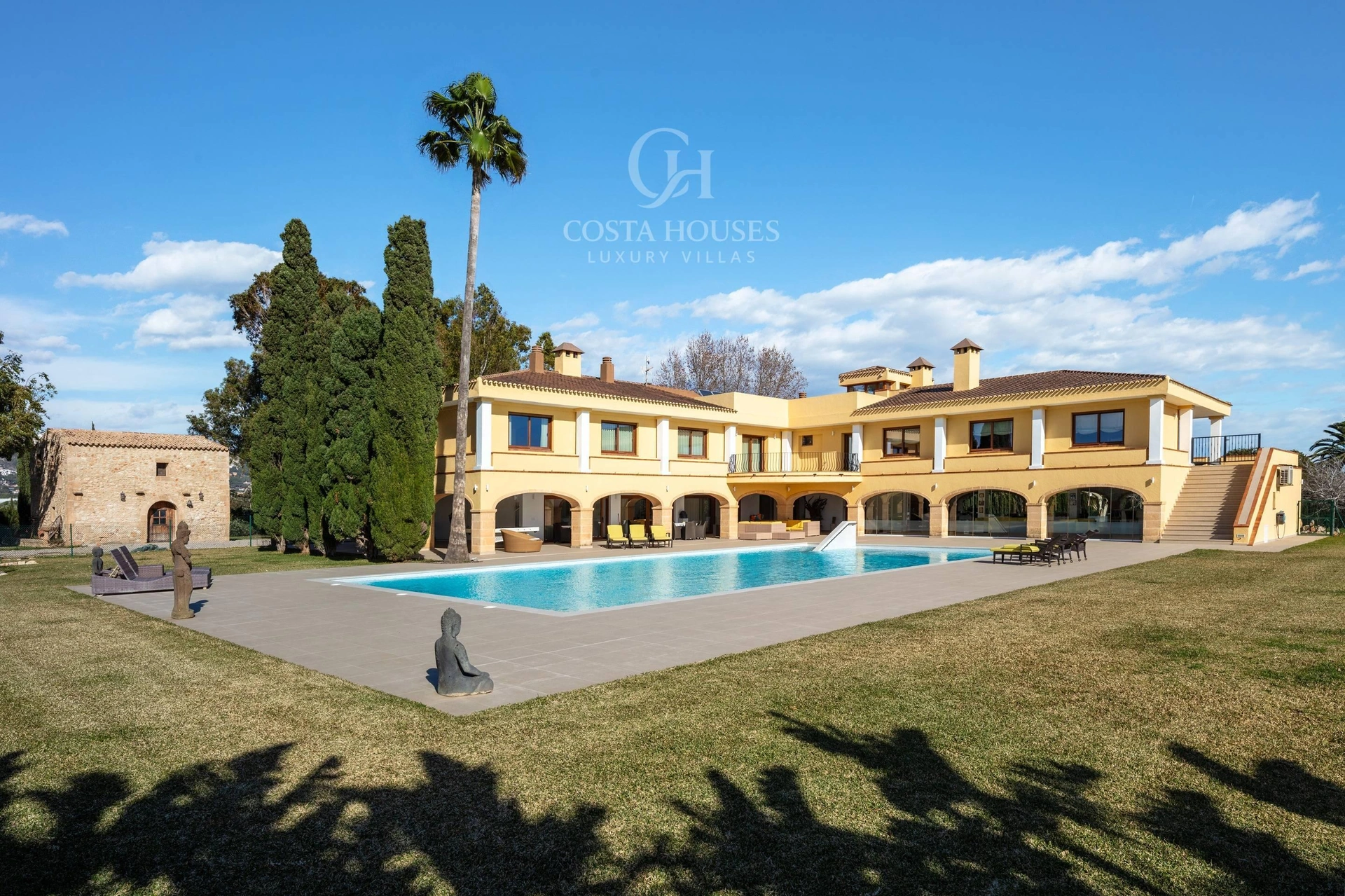 2771VL_FINCASWISS - FINCA SWISS · EN JÁVEA, ELEGANCIA CONTEMPORÁNEA ENTRE EL MONTGÓ Y EL MAR