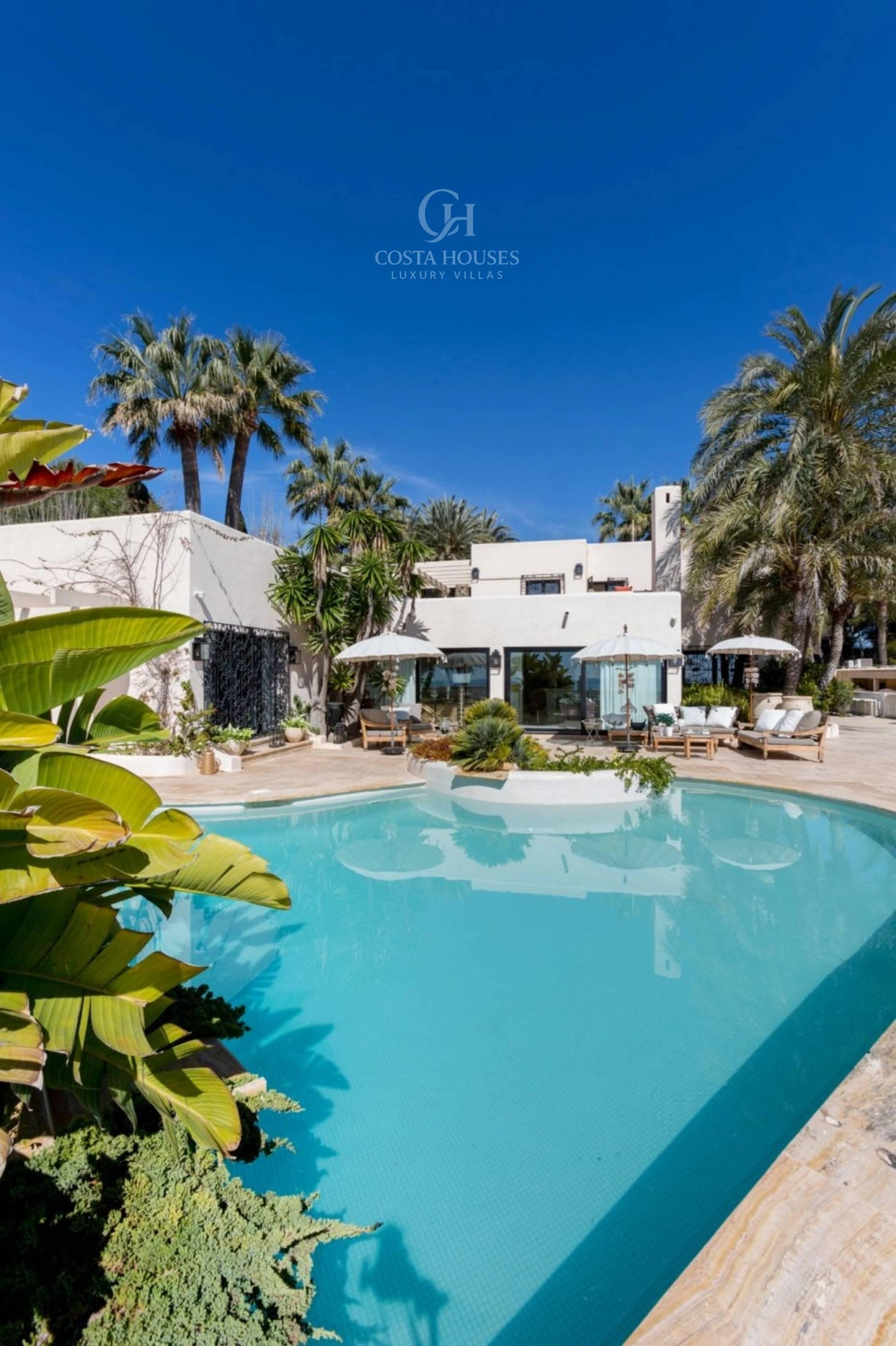 2151VL_SANDBEACH - VILLA SAND BEACH · VILLA DE LUJO EN PRIMERA LÍNEA DE PLAYA DE ARENA EN MORAIRA, ALICANTE