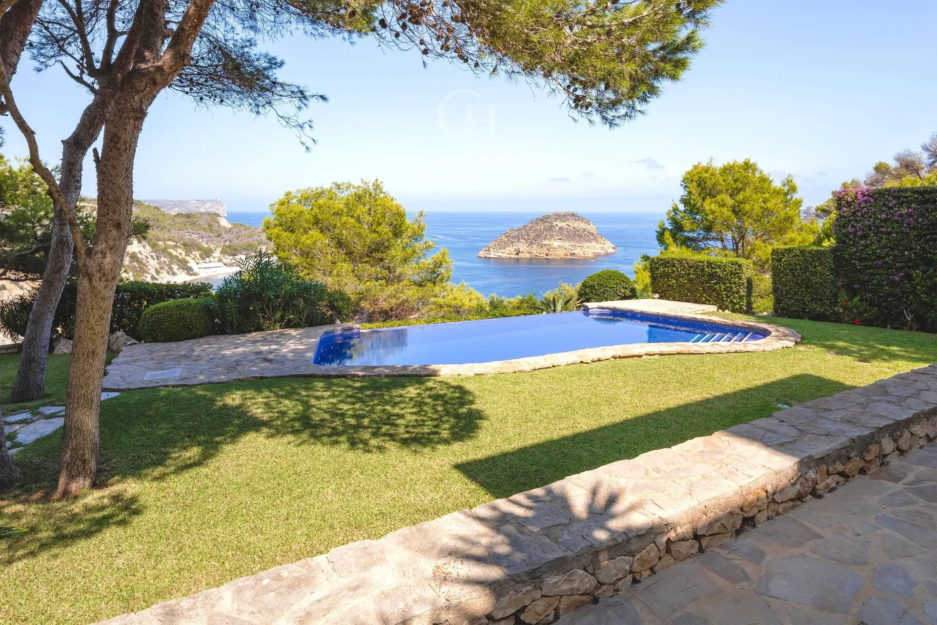 2803VL_BLAVA - VILLA BLAVA · LUZ IBICENCA EN PRIMERA LINEA DEL MAR EN JAVEA XABIA