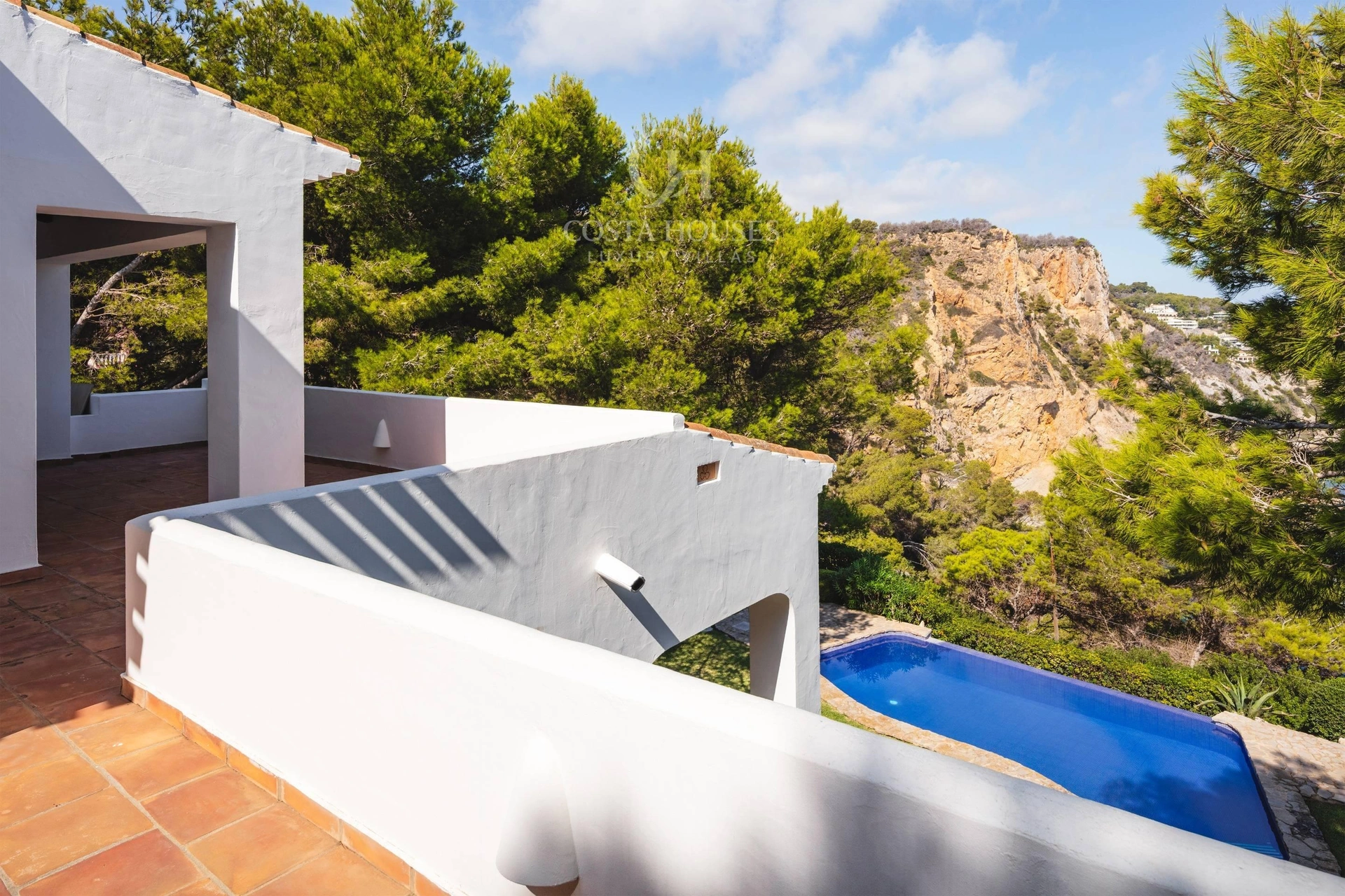 2803VL_BLAVA - VILLA BLAVA · LUZ IBICENCA EN PRIMERA LINEA DEL MAR EN JAVEA XABIA