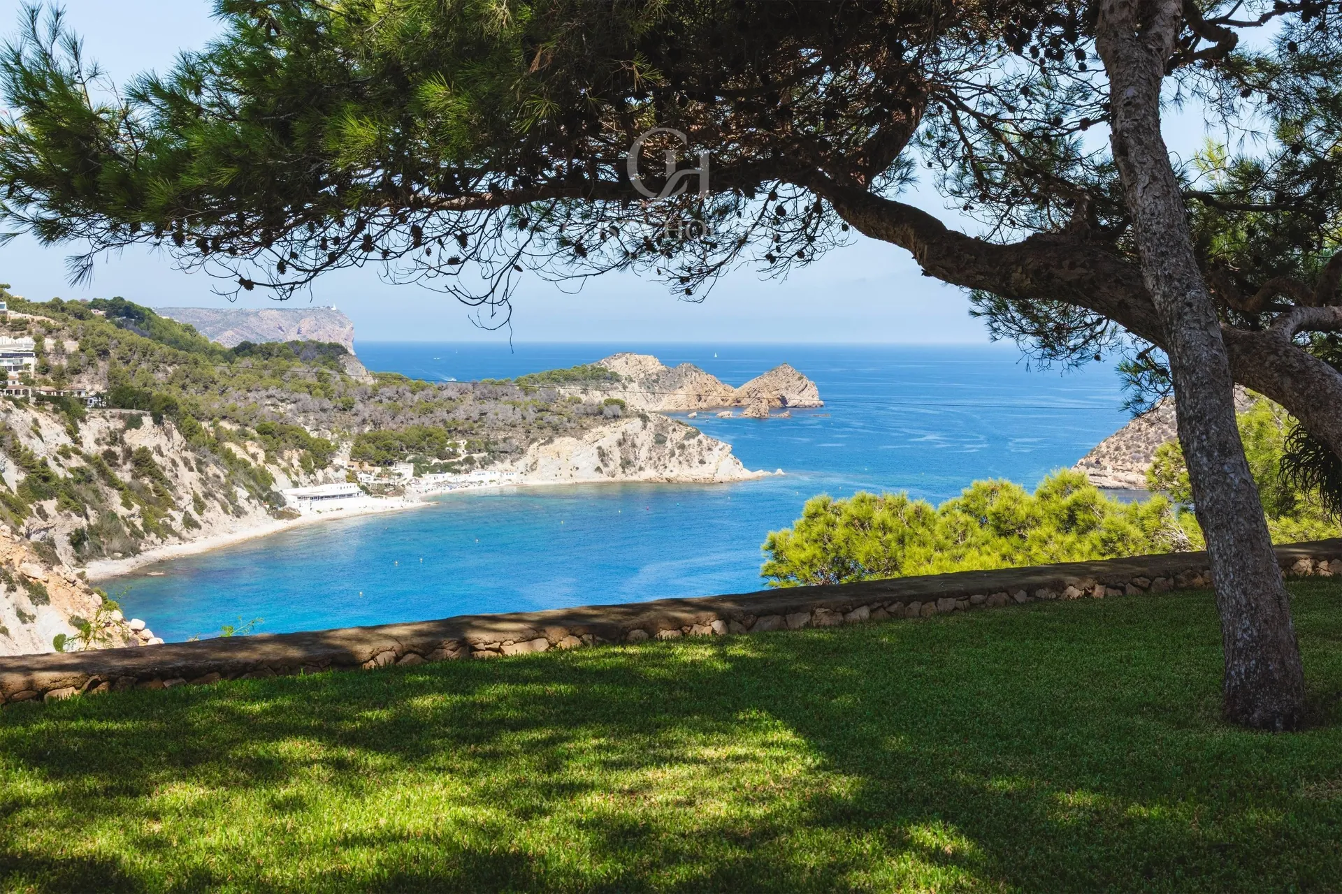 2803VL_BLAVA - VILLA BLAVA · LUZ IBICENCA EN PRIMERA LINEA DEL MAR EN JAVEA XABIA