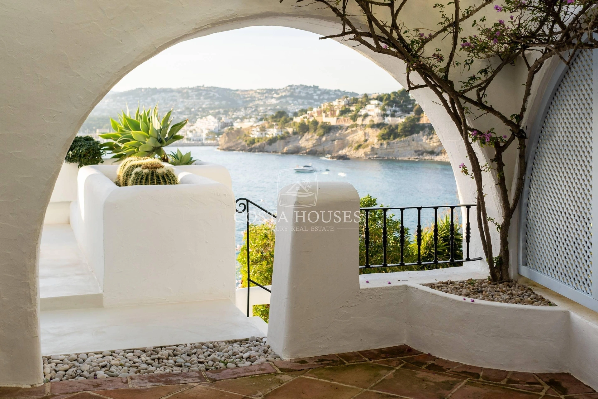 2406VL_PUERTOSOL - ❶ IBIZA VILLA FRENTE AL MAR EN MORAIRA, Costa Blanca | Exclusive SEAFRONT IBIZA VILLA in Moraira