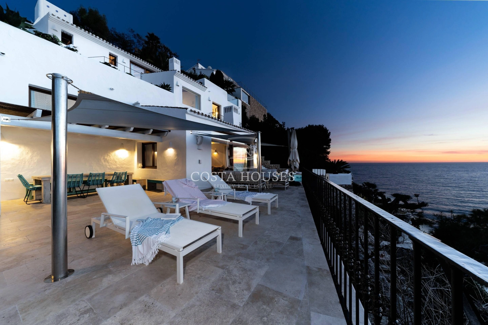 2406VL_PUERTOSOL - ❶ IBIZA VILLA FRENTE AL MAR EN MORAIRA, Costa Blanca | Exclusive SEAFRONT IBIZA VILLA in Moraira