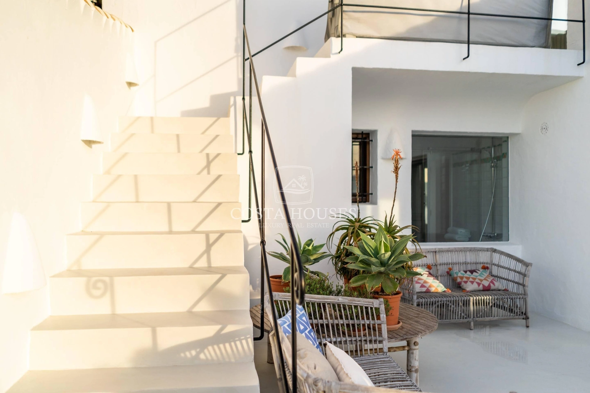 2406VL_PUERTOSOL - ❶ IBIZA VILLA FRENTE AL MAR EN MORAIRA, Costa Blanca | Exclusive SEAFRONT IBIZA VILLA in Moraira