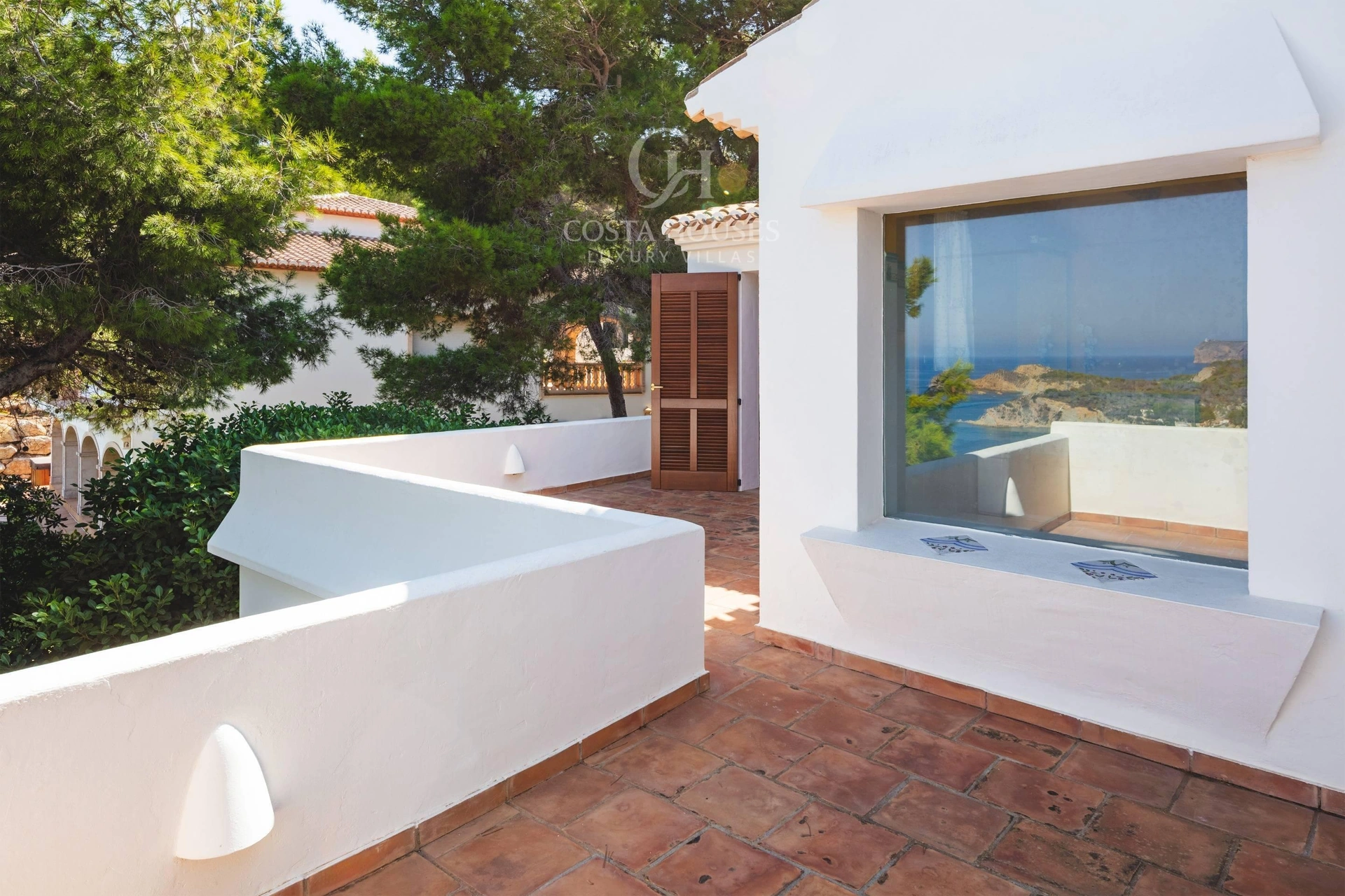 2803VL_BLAVA - VILLA BLAVA · LUZ IBICENCA EN PRIMERA LINEA DEL MAR EN JAVEA XABIA