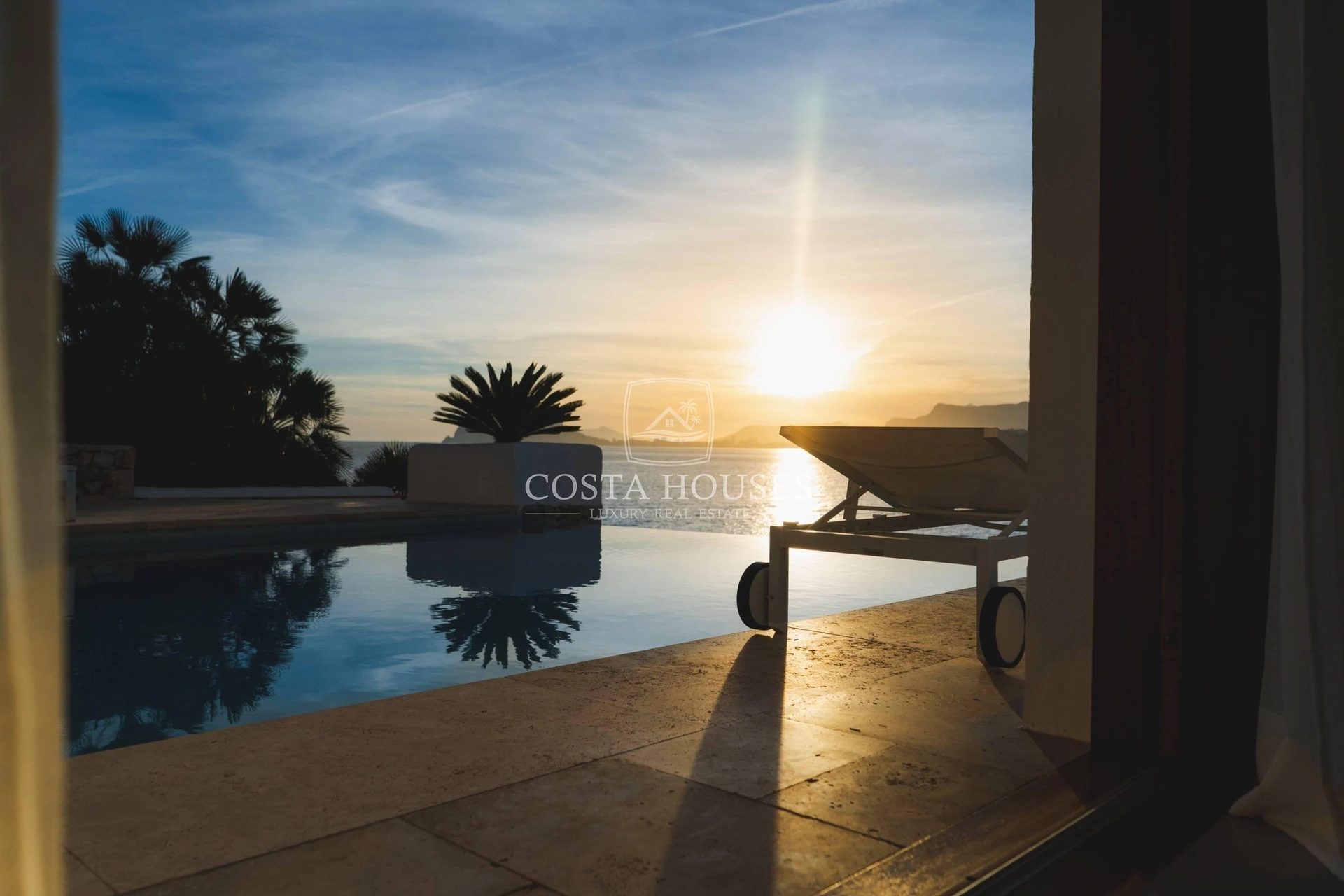 2406VL_PUERTOSOL - ❶ IBIZA VILLA FRENTE AL MAR EN MORAIRA, Costa Blanca | Exclusive SEAFRONT IBIZA VILLA in Moraira