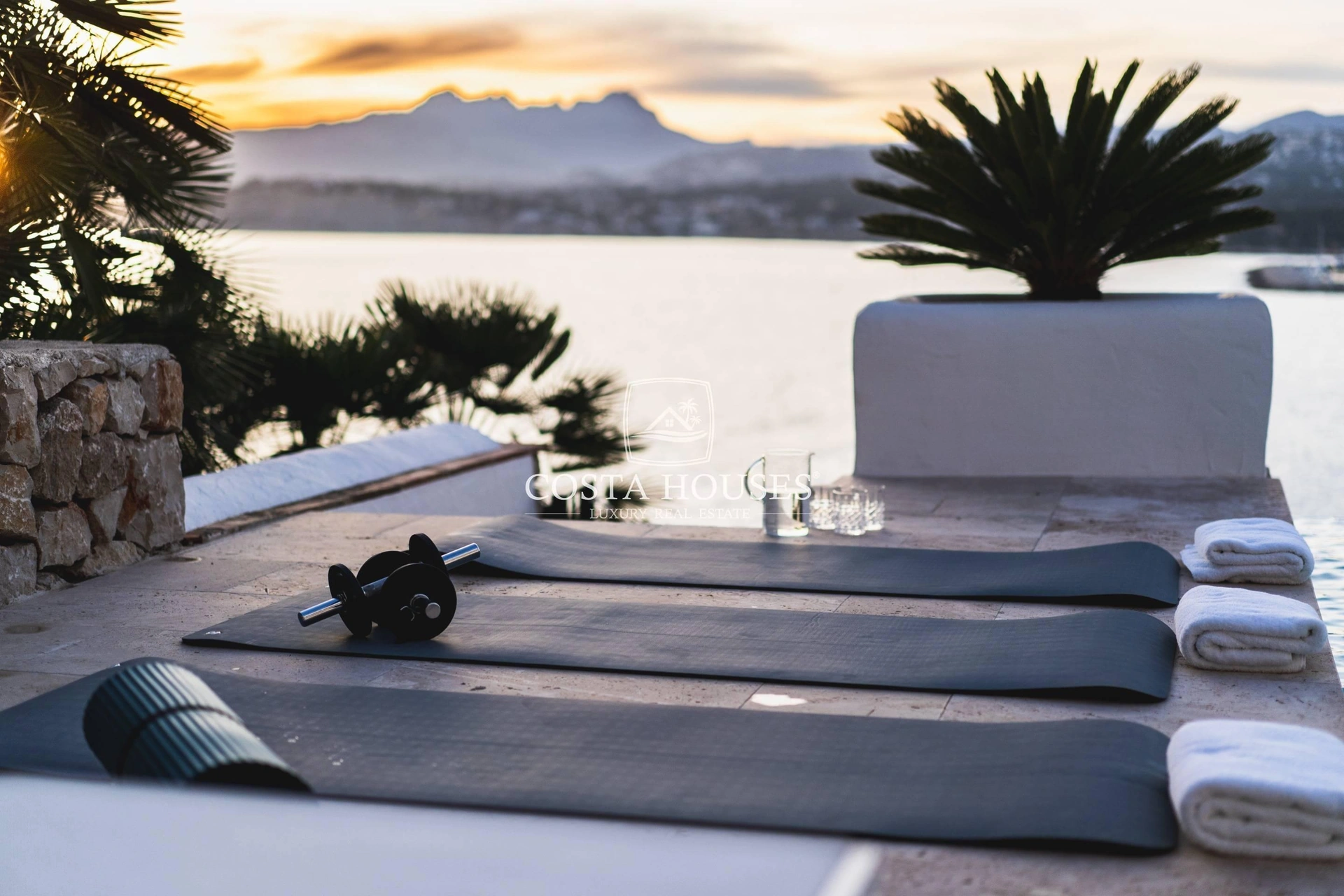 2406VL_PUERTOSOL - ❶ IBIZA VILLA FRENTE AL MAR EN MORAIRA, Costa Blanca | Exclusive SEAFRONT IBIZA VILLA in Moraira