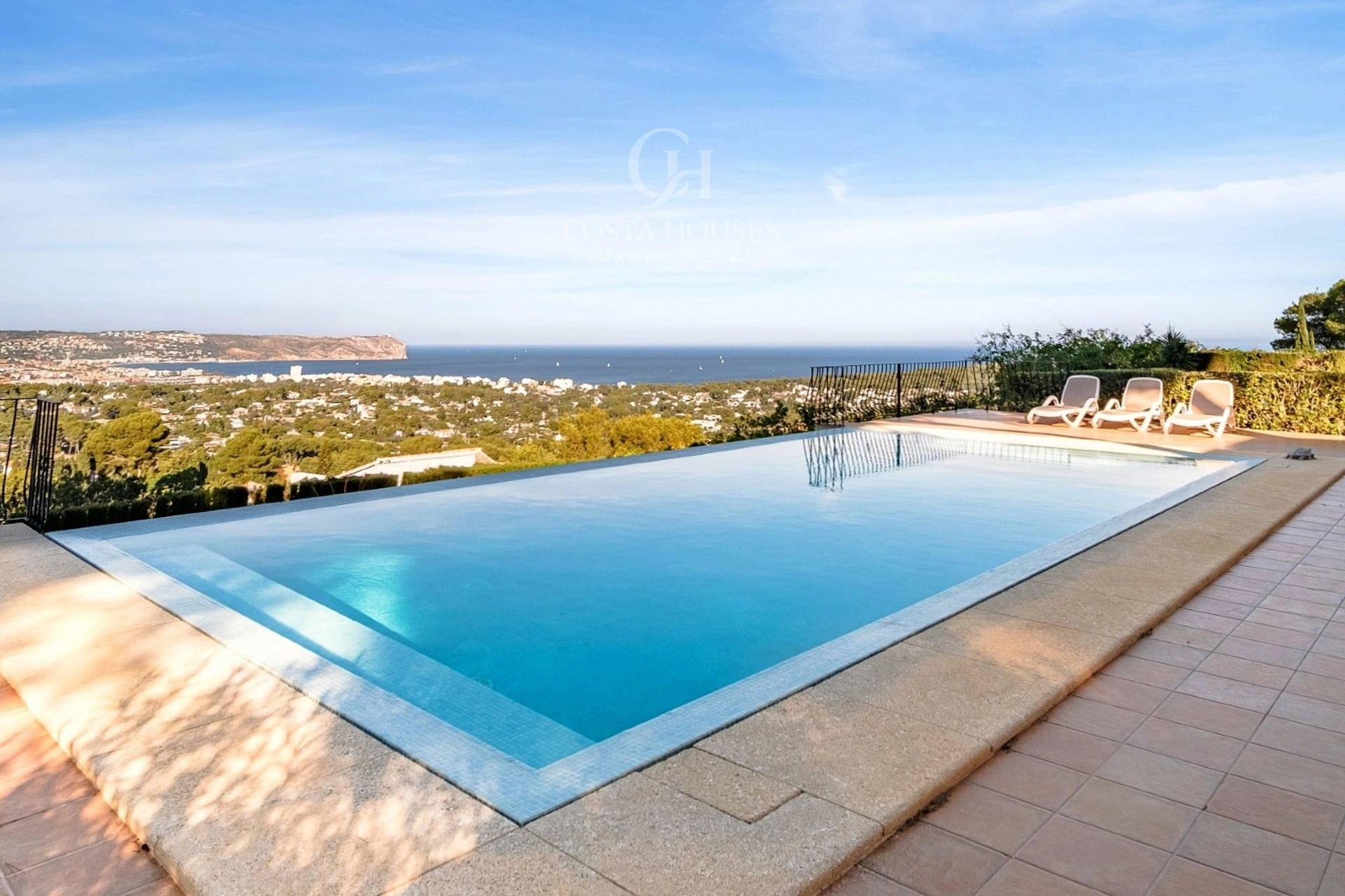 2719VL_MILAN - VILLA MILAN · RESIDENCIA DE LUJO CON VISTAS PANORÁMICAS AL MAR EN JÁVEA, ALICANTE