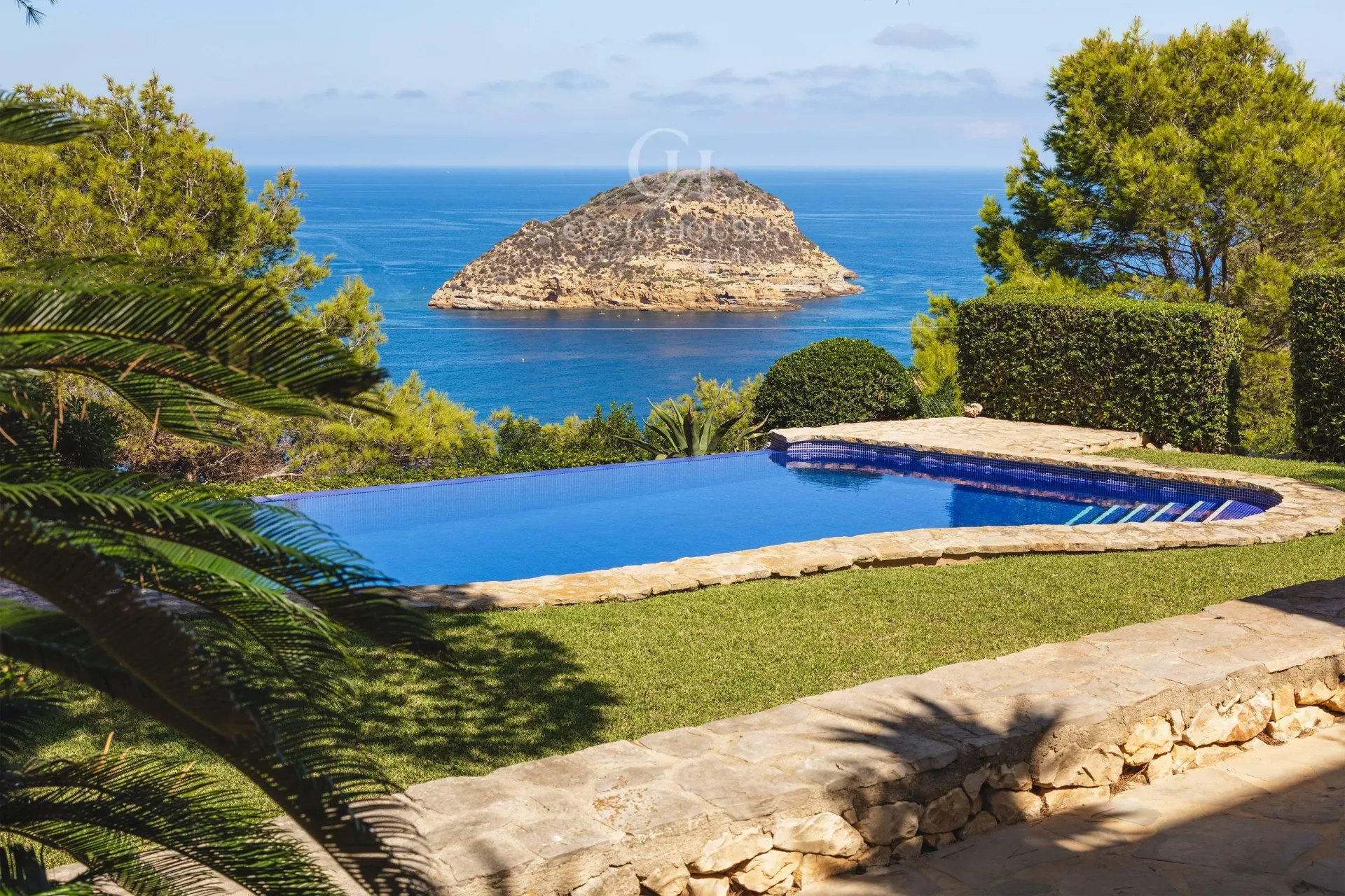 2803VL_BLAVA - VILLA BLAVA · LUZ IBICENCA EN PRIMERA LINEA DEL MAR EN JAVEA XABIA