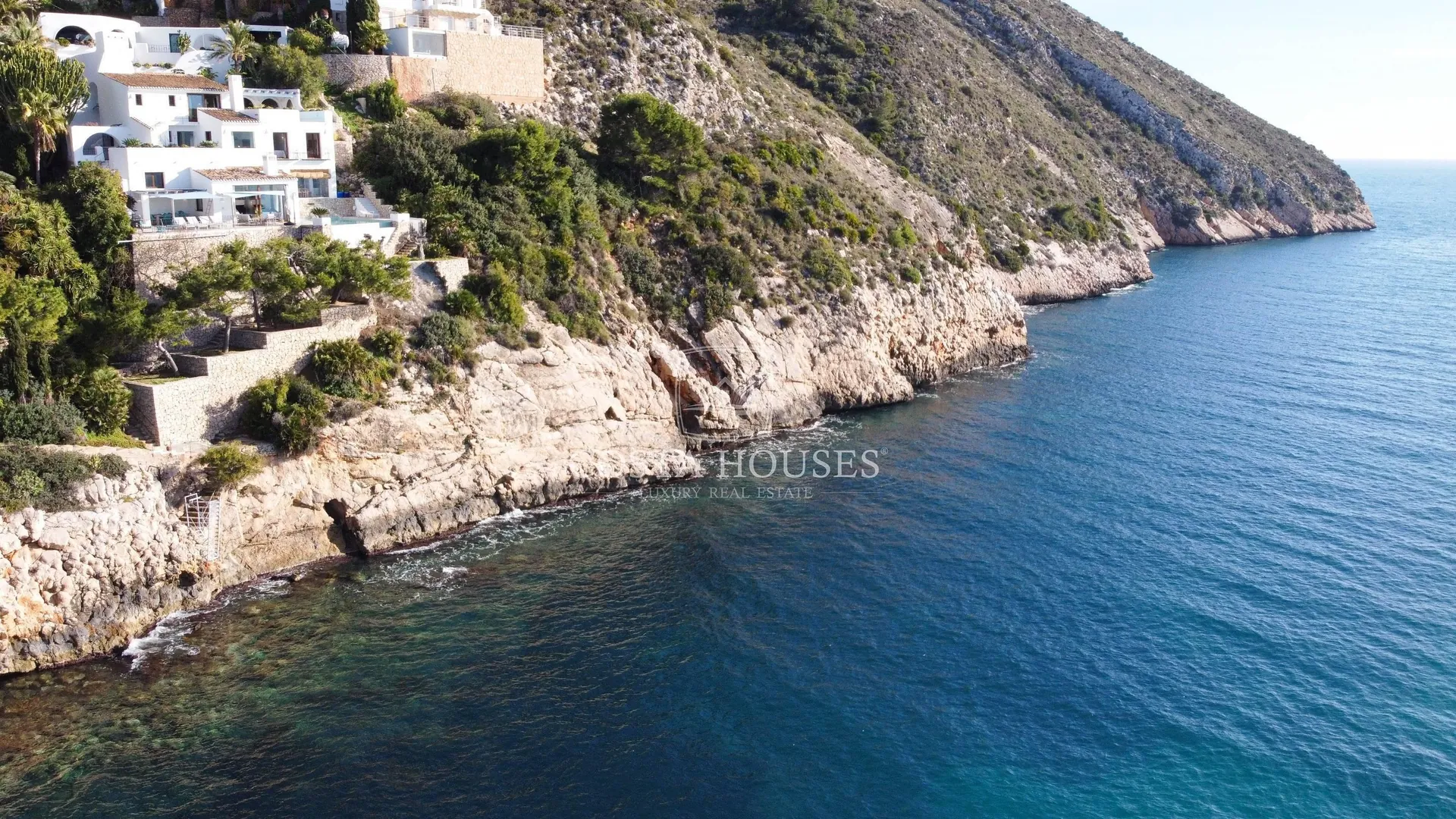 2406VL_PUERTOSOL - ❶ IBIZA VILLA FRENTE AL MAR EN MORAIRA, Costa Blanca | Exclusive SEAFRONT IBIZA VILLA in Moraira