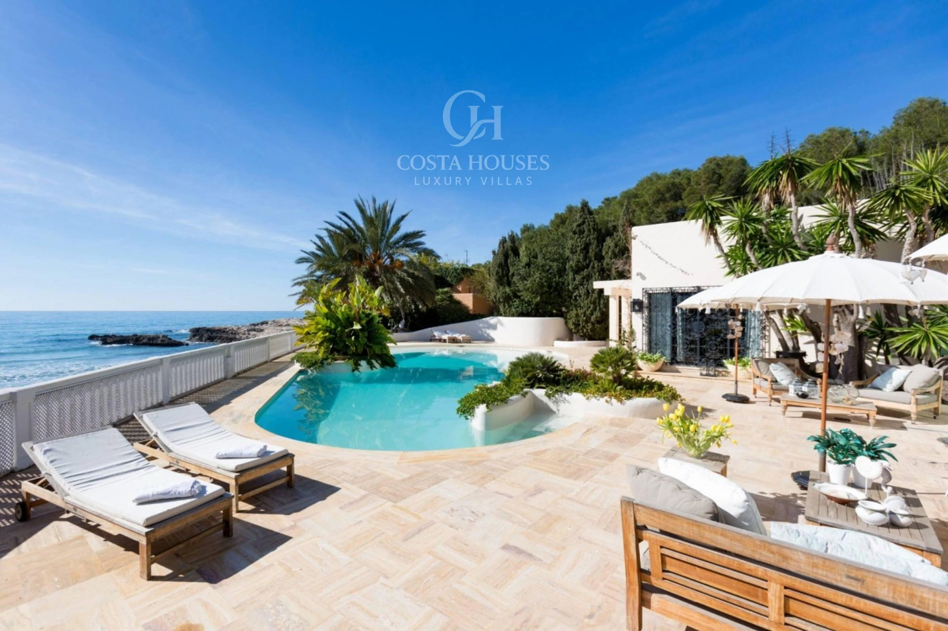 2151VL_SANDBEACH - VILLA SAND BEACH · VILLA DE LUJO EN PRIMERA LÍNEA DE PLAYA DE ARENA EN MORAIRA, ALICANTE