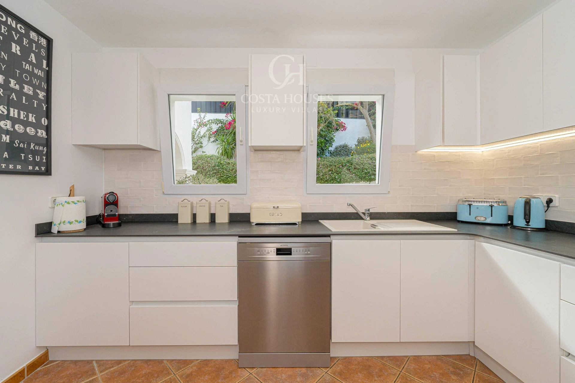 2782V_PIVER - VILLA PIVER · ELEGANCIA CONTEMPORÁNEA ENTRE EL MAR Y EL MONTGÓ – JÁVEA, COSTA BLANCA