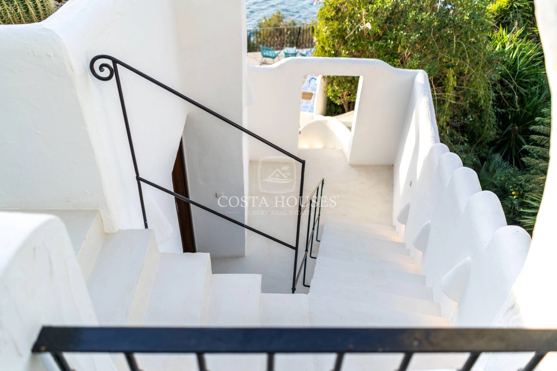 2406VL_PUERTOSOL - ❶ IBIZA VILLA FRENTE AL MAR EN MORAIRA, Costa Blanca | Exclusive SEAFRONT IBIZA VILLA in Moraira