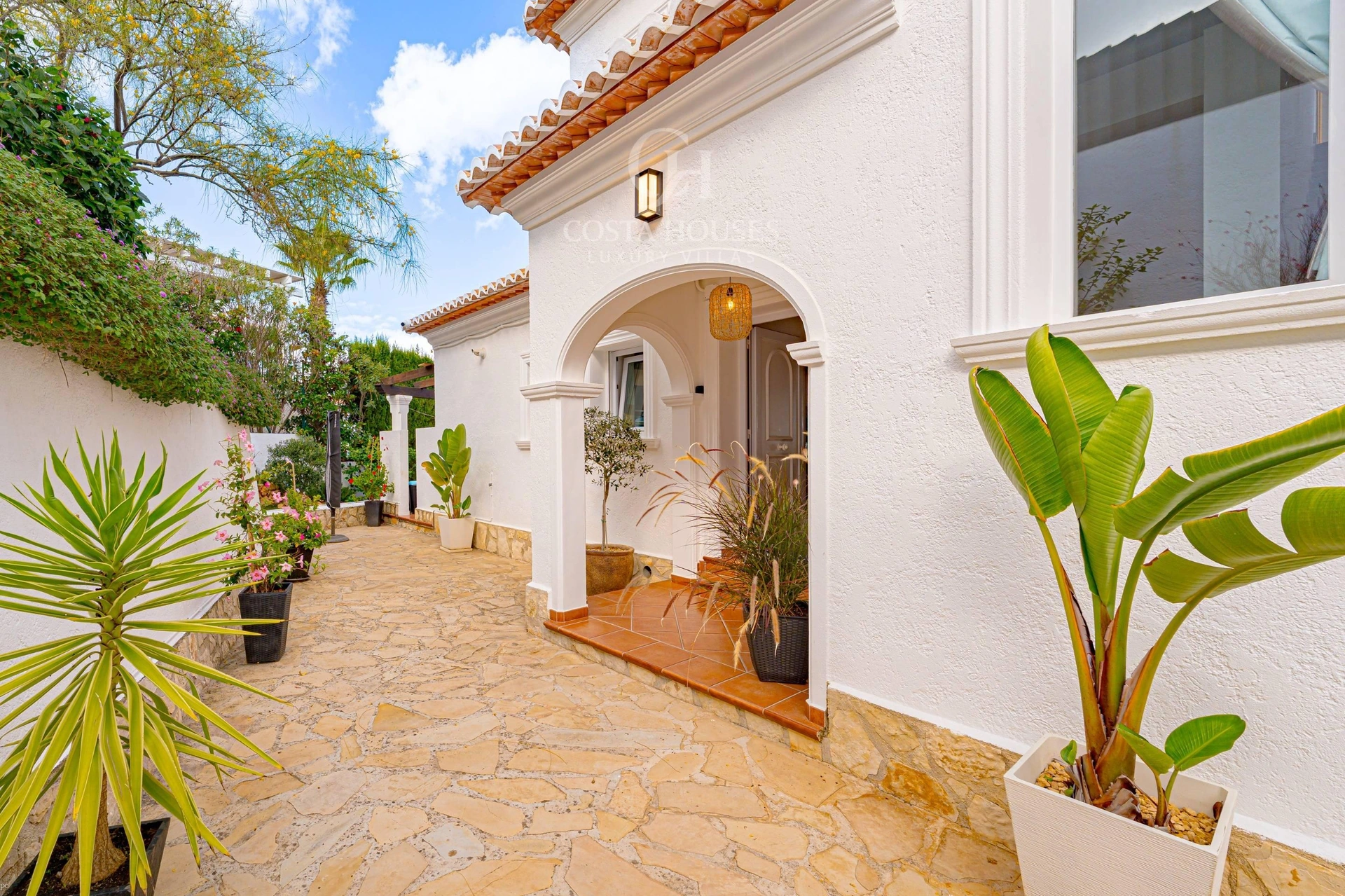 2782V_PIVER - VILLA PIVER · ELEGANCIA CONTEMPORÁNEA ENTRE EL MAR Y EL MONTGÓ – JÁVEA, COSTA BLANCA