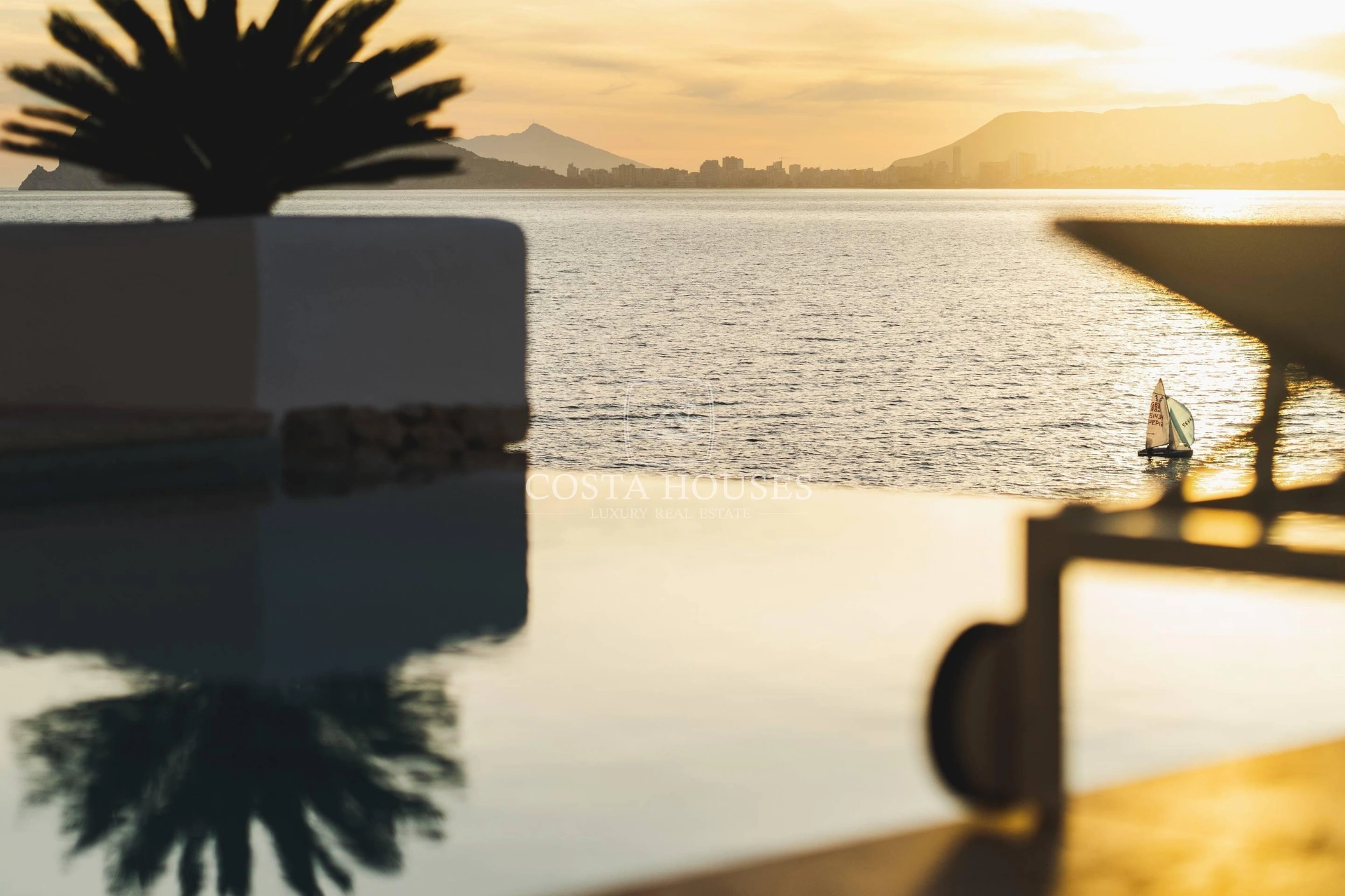 2406VL_PUERTOSOL - ❶ IBIZA VILLA FRENTE AL MAR EN MORAIRA, Costa Blanca | Exclusive SEAFRONT IBIZA VILLA in Moraira