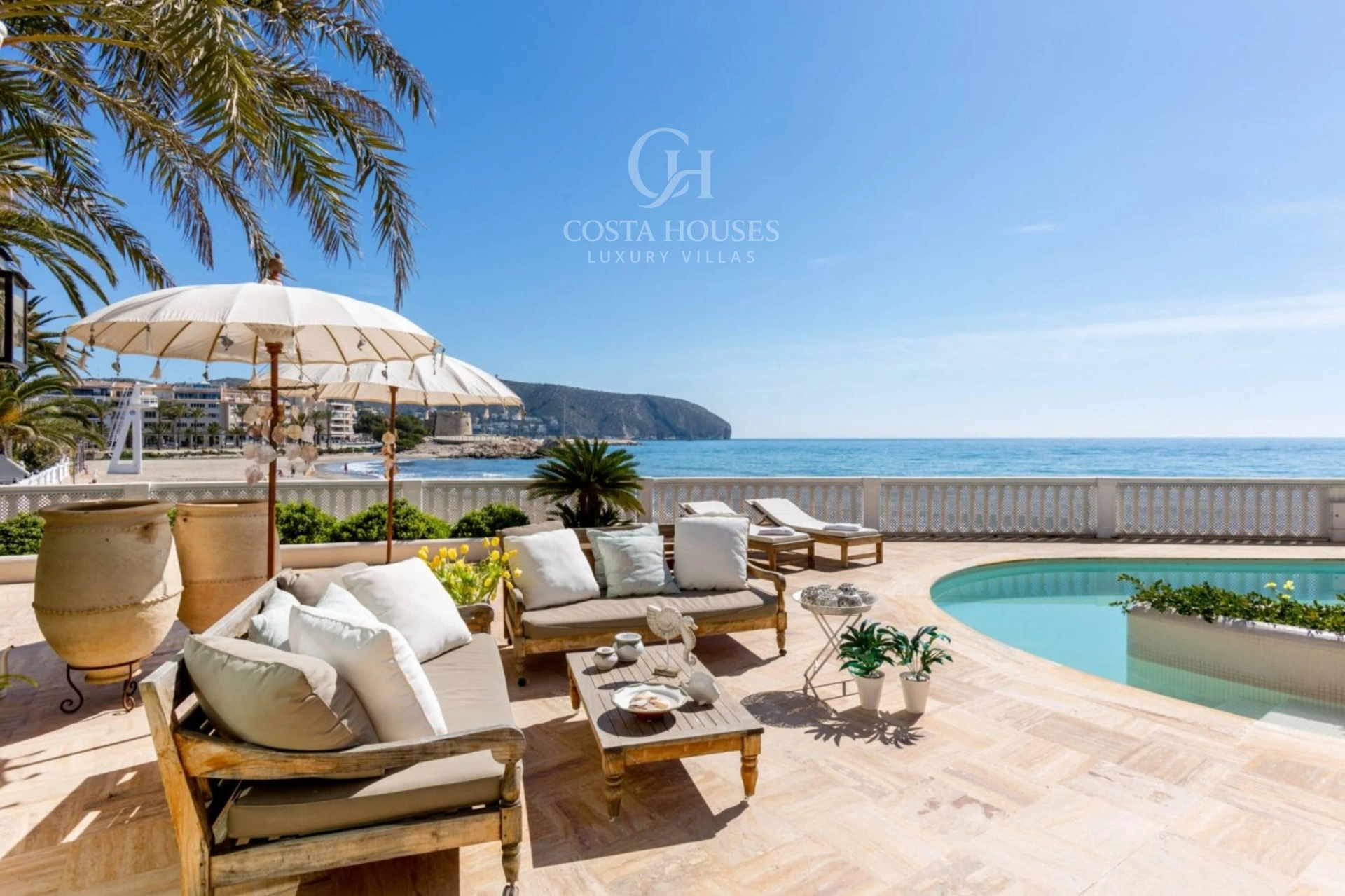 2151VL_SANDBEACH - VILLA SAND BEACH · VILLA DE LUJO EN PRIMERA LÍNEA DE PLAYA DE ARENA EN MORAIRA, ALICANTE