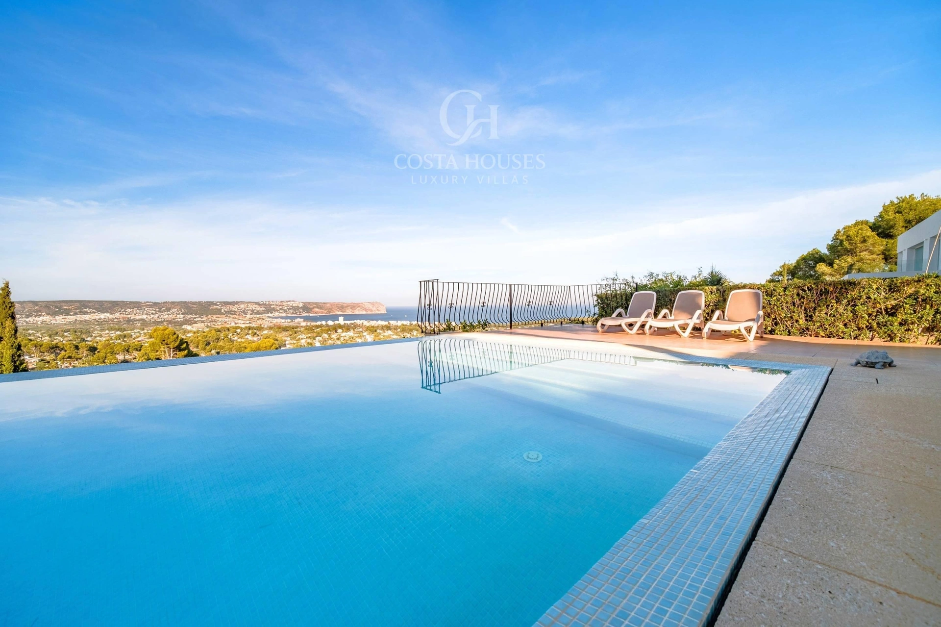 2719VL_MILAN - VILLA MILAN · RESIDENCIA DE LUJO CON VISTAS PANORÁMICAS AL MAR EN JÁVEA, ALICANTE