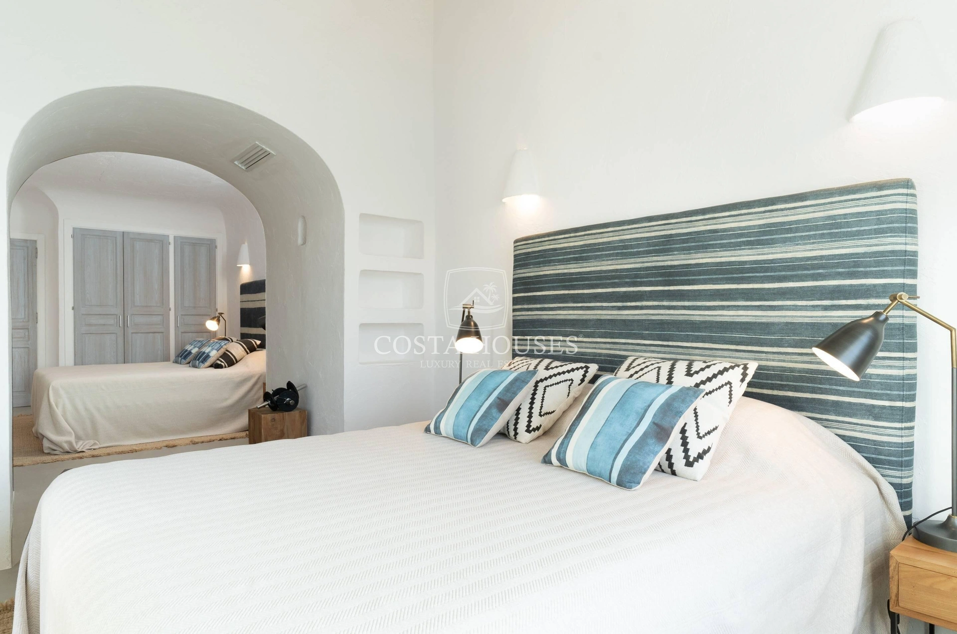 2406VL_PUERTOSOL - ❶ IBIZA VILLA FRENTE AL MAR EN MORAIRA, Costa Blanca | Exclusive SEAFRONT IBIZA VILLA in Moraira