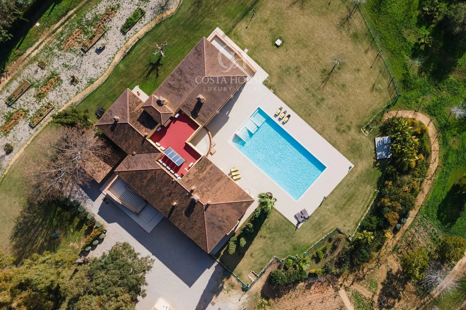 2771VL_FINCASWISS - FINCA SWISS · EN JÁVEA, ELEGANCIA CONTEMPORÁNEA ENTRE EL MONTGÓ Y EL MAR