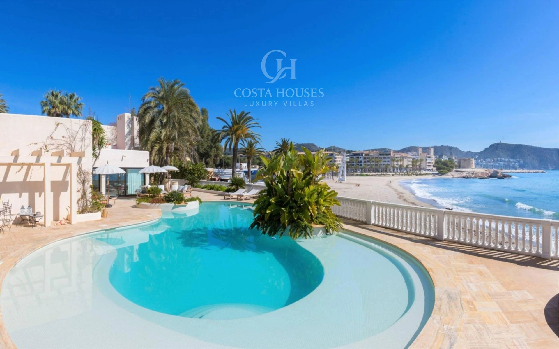 2151VL_SANDBEACH - VILLA SAND BEACH · VILLA DE LUJO EN PRIMERA LÍNEA DE PLAYA DE ARENA EN MORAIRA, ALICANTE