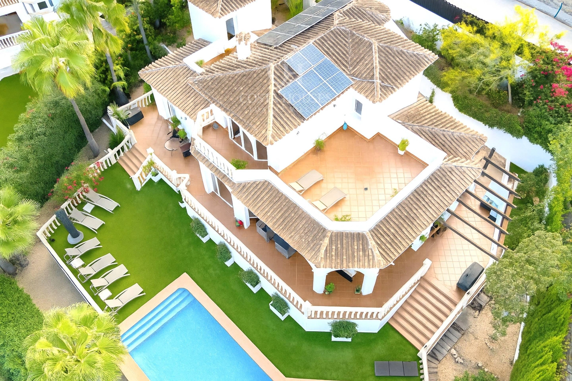 2782V_PIVER - VILLA PIVER · ELEGANCIA CONTEMPORÁNEA ENTRE EL MAR Y EL MONTGÓ – JÁVEA, COSTA BLANCA