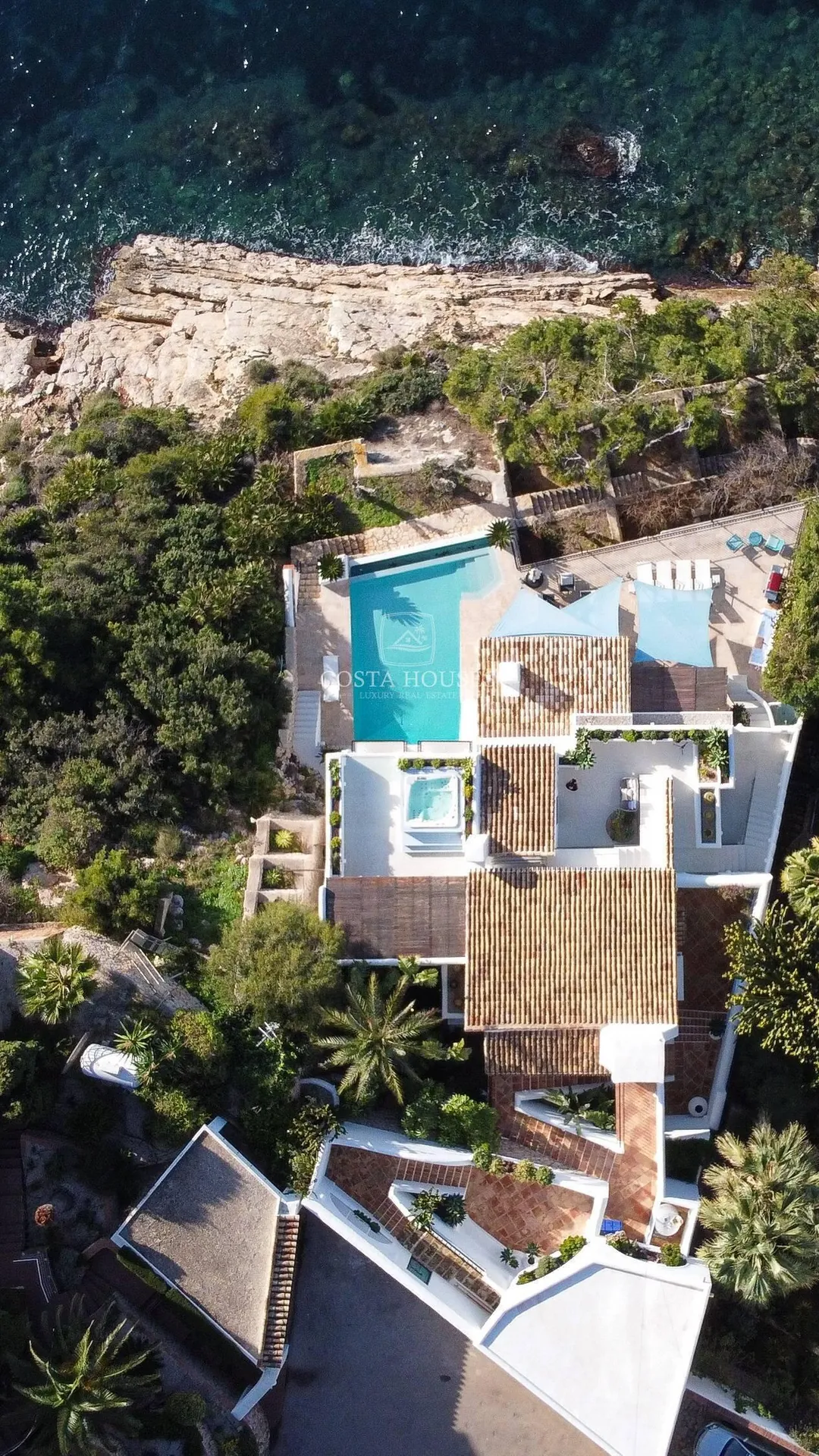 2406VL_PUERTOSOL - ❶ IBIZA VILLA FRENTE AL MAR EN MORAIRA, Costa Blanca | Exclusive SEAFRONT IBIZA VILLA in Moraira