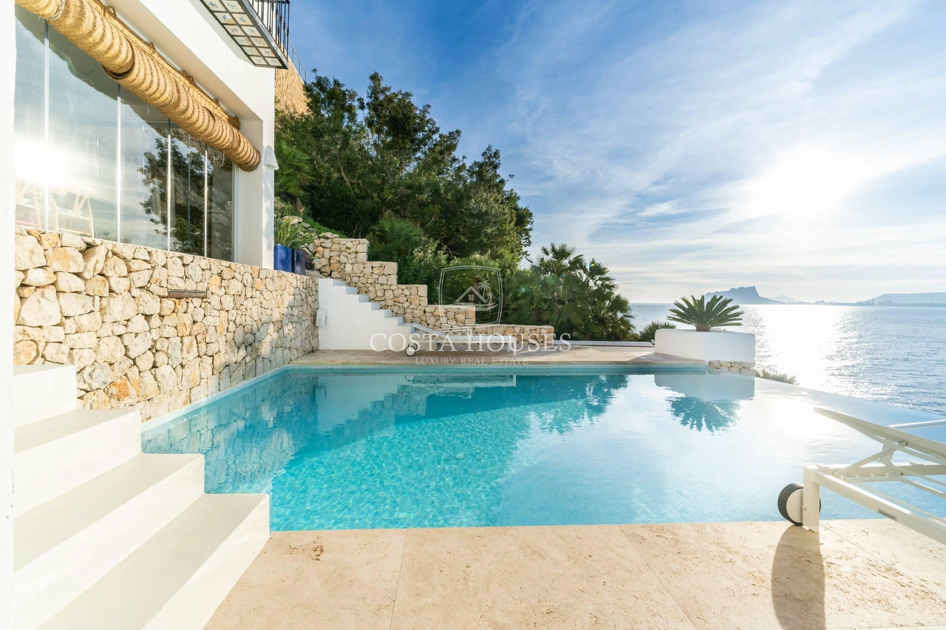 2406VL_PUERTOSOL - ❶ IBIZA VILLA FRENTE AL MAR EN MORAIRA, Costa Blanca | Exclusive SEAFRONT IBIZA VILLA in Moraira