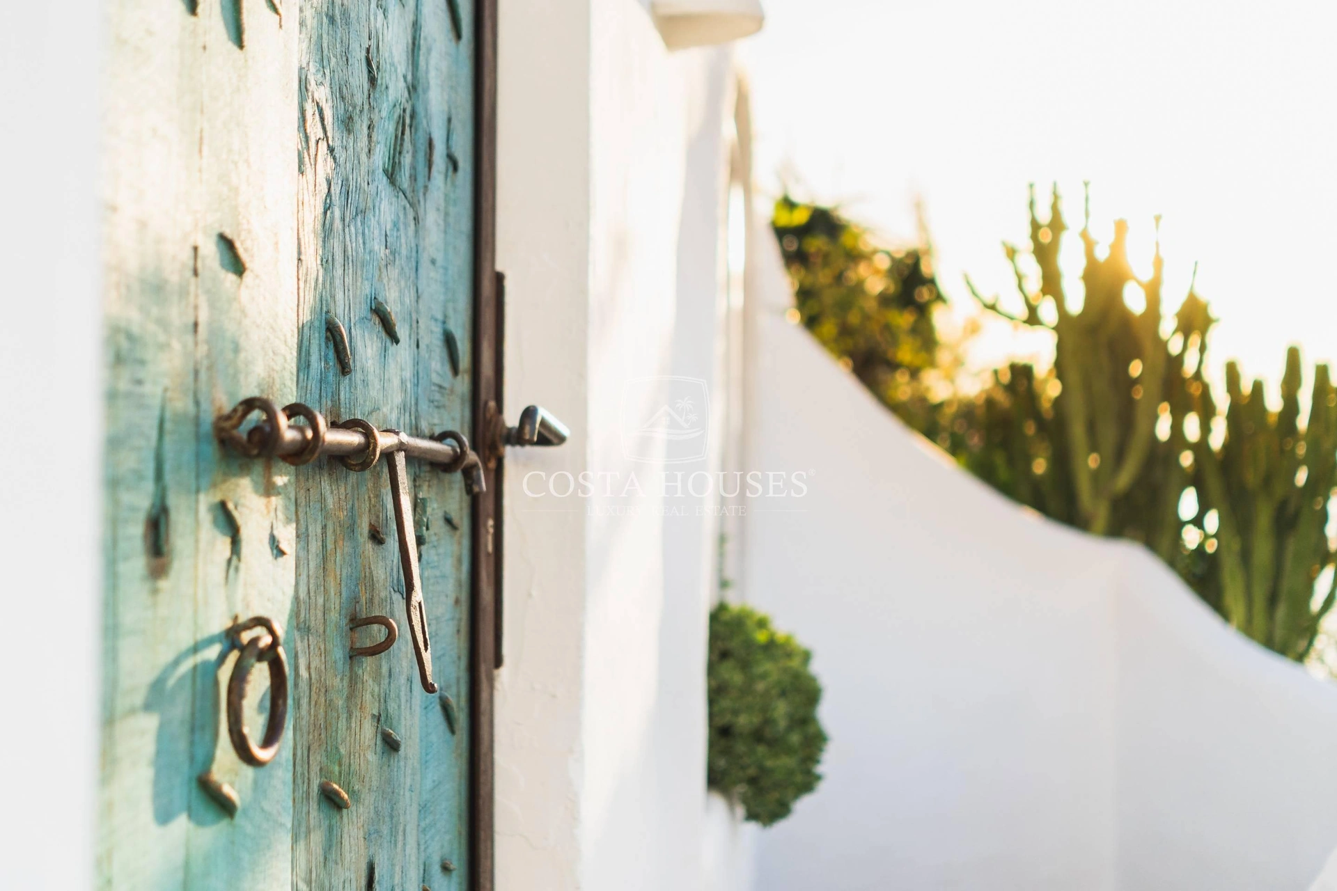2406VL_PUERTOSOL - ❶ IBIZA VILLA FRENTE AL MAR EN MORAIRA, Costa Blanca | Exclusive SEAFRONT IBIZA VILLA in Moraira