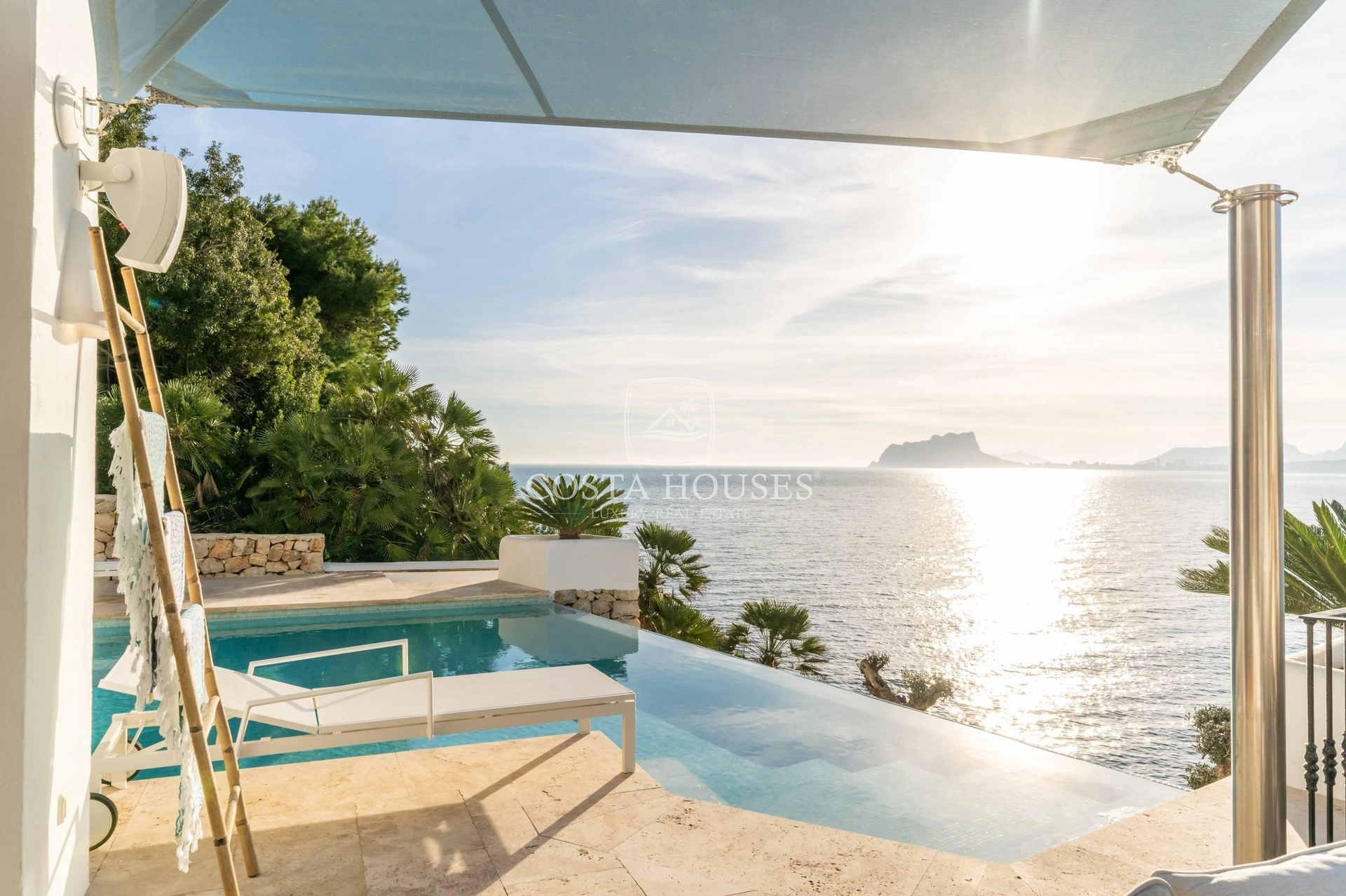 2406VL_PUERTOSOL - ❶ IBIZA VILLA FRENTE AL MAR EN MORAIRA, Costa Blanca | Exclusive SEAFRONT IBIZA VILLA in Moraira