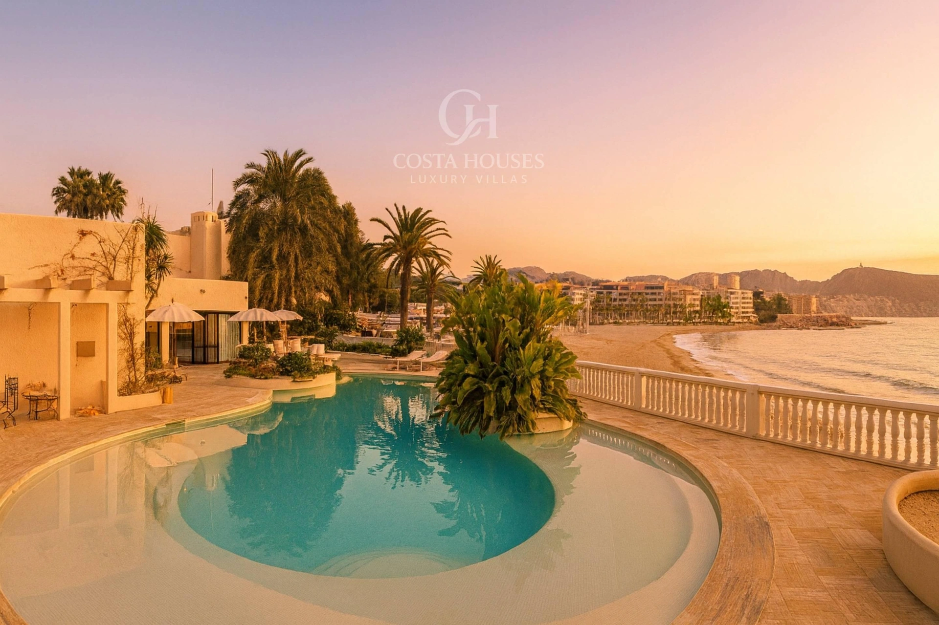 2151VL_SANDBEACH - VILLA SAND BEACH · VILLA DE LUJO EN PRIMERA LÍNEA DE PLAYA DE ARENA EN MORAIRA, ALICANTE