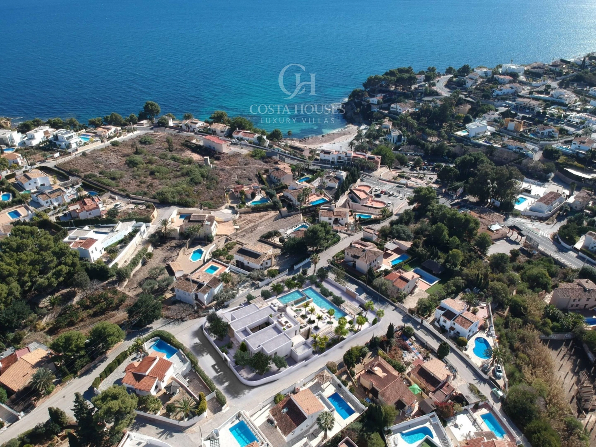 2825VL_IBICENCA - VILLA IBICENCA · VISTAS AL MAR Y A 400 METROS DE LA PLAYA DE LA FUSTERA, BENISSA