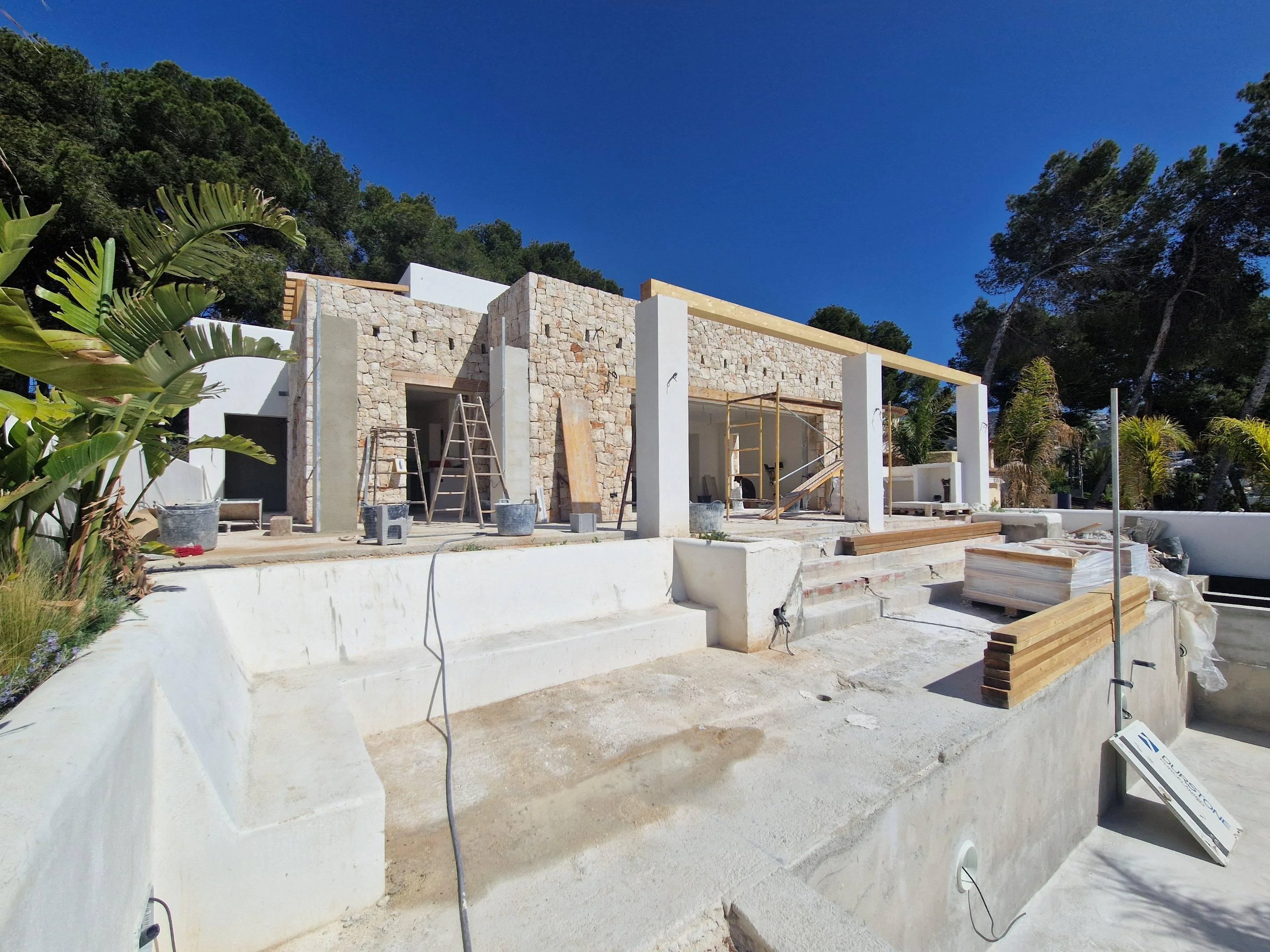 2847VL_AURA - VILLA AURA · OBRA NUEVA DE LUJO DONDE EL MAR SE CONVIERTE EN HORIZONTE EN MORAIRA