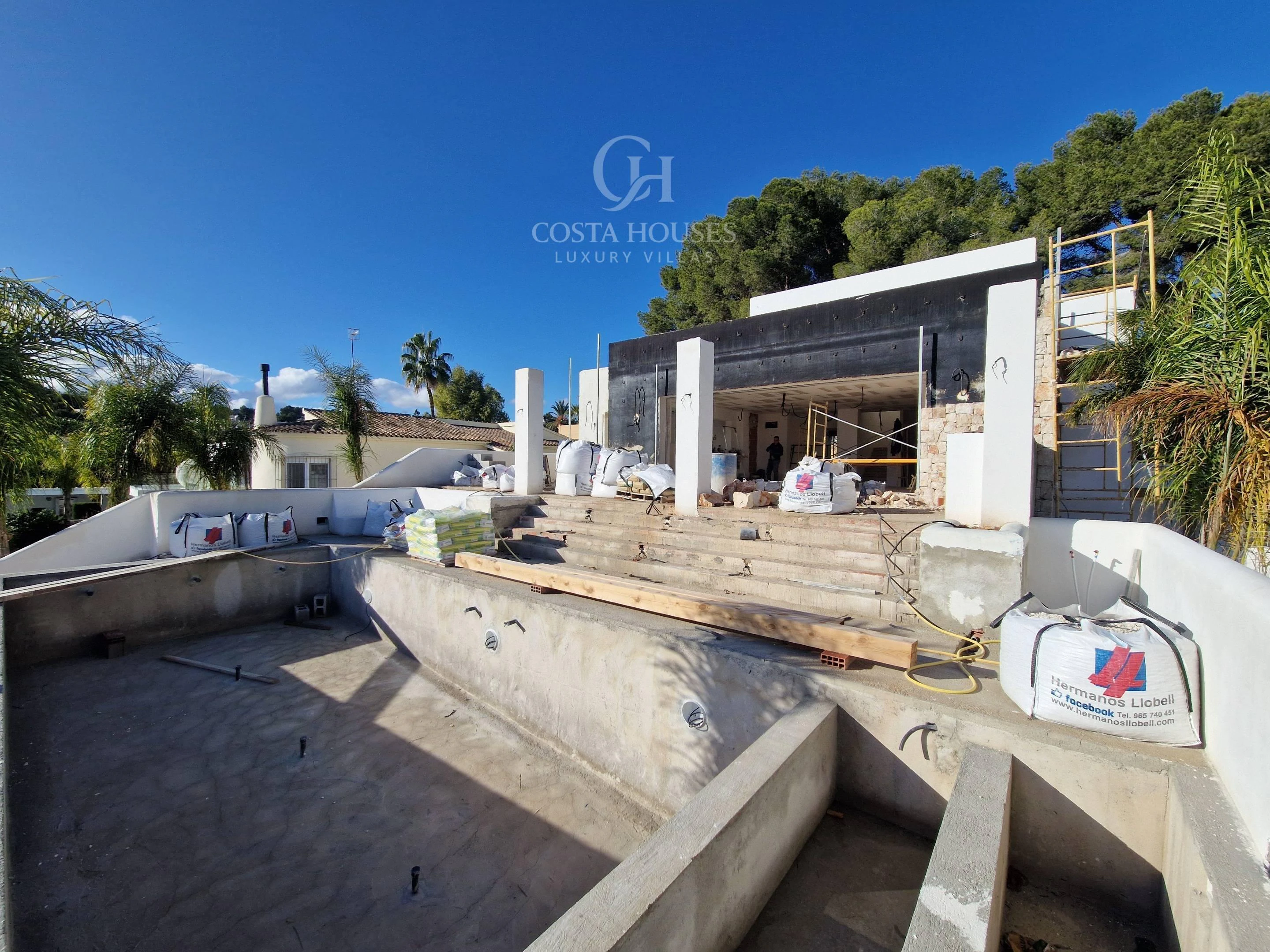 2847VL_AURA - VILLA AURA · OBRA NUEVA DE LUJO DONDE EL MAR SE CONVIERTE EN HORIZONTE EN MORAIRA