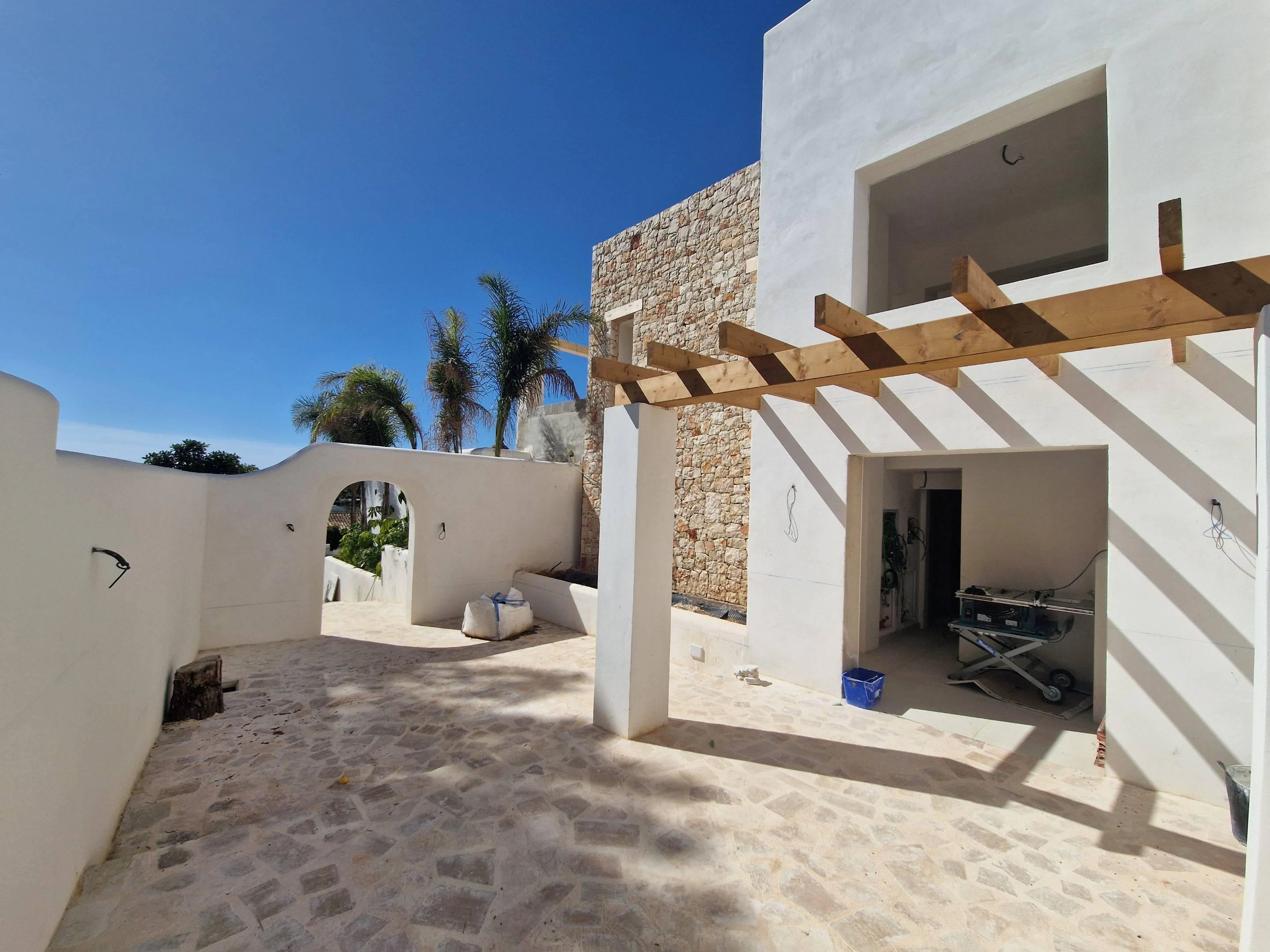 2847VL_AURA - VILLA AURA · OBRA NUEVA DE LUJO DONDE EL MAR SE CONVIERTE EN HORIZONTE EN MORAIRA