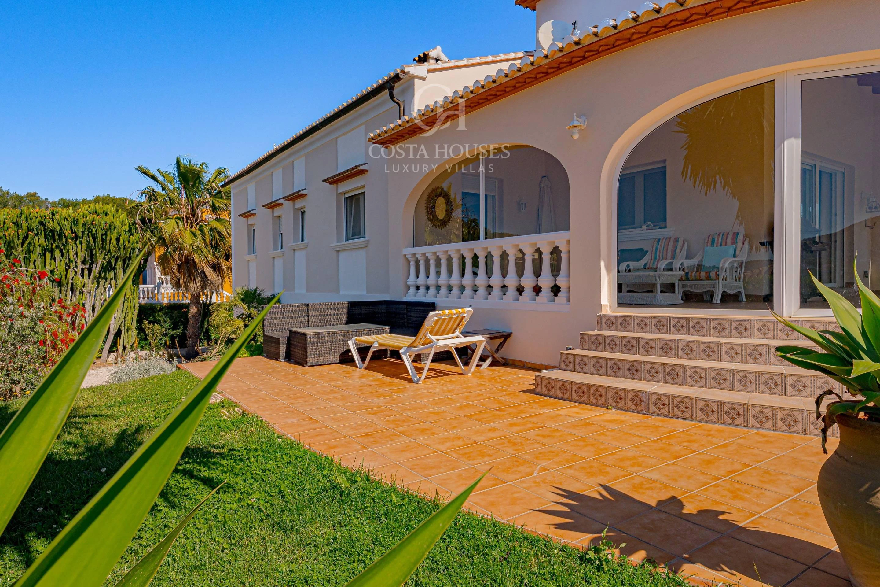 2858V_LUZSERENA - VILLA LUZ SERENA · PRIVACIDAD, LUZ NATURAL Y ESTILO DE VIDA MEDITERRÁNEO EN JÁVEA