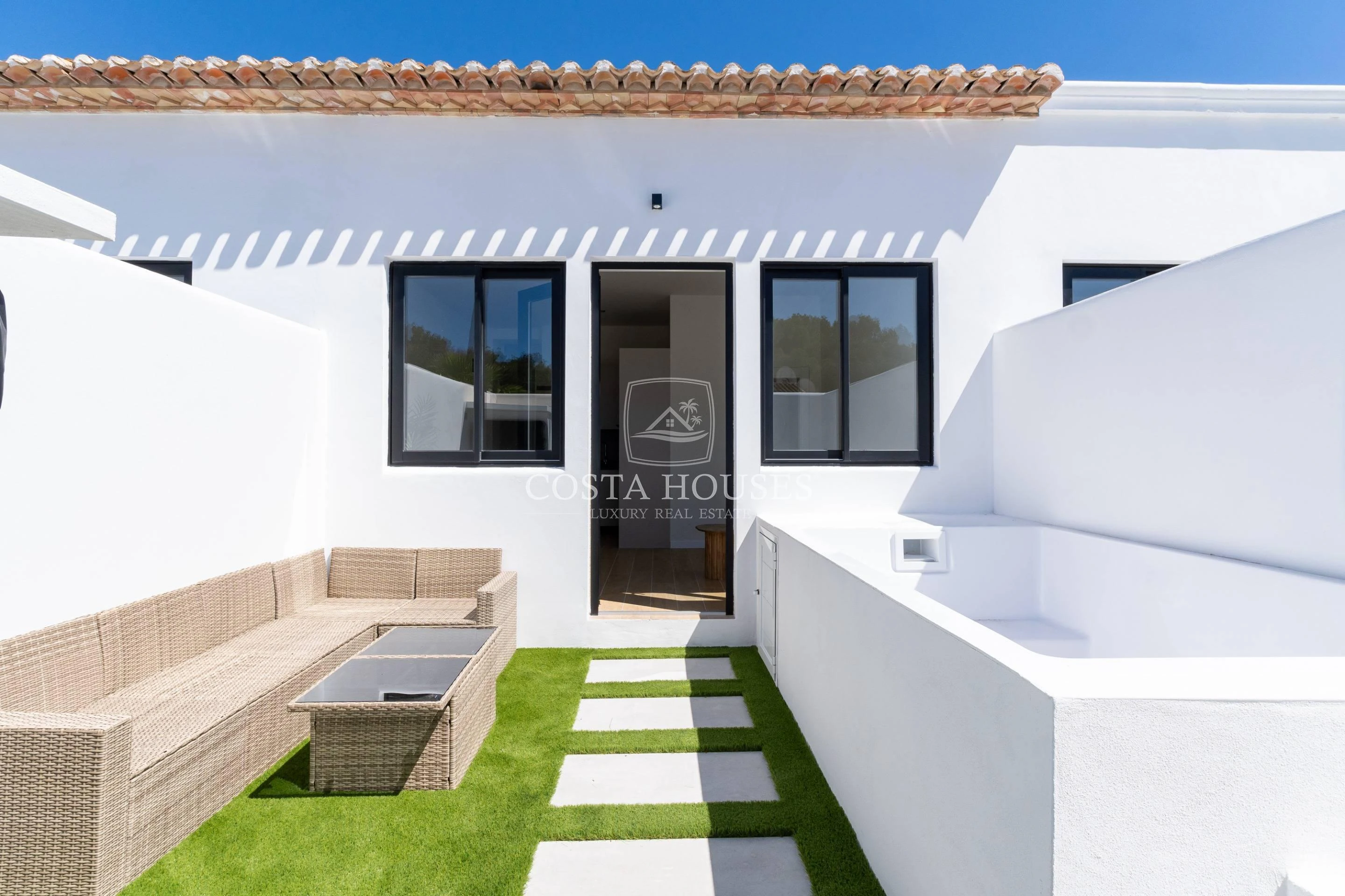 2675AD_SANTORINI - VIVIENDAS IBICENCAS EN Urb. SANTORINI · ADOSADOS CON JARDÍN Y PISCINA PRIVADA EN VENTA EN JÁVEA