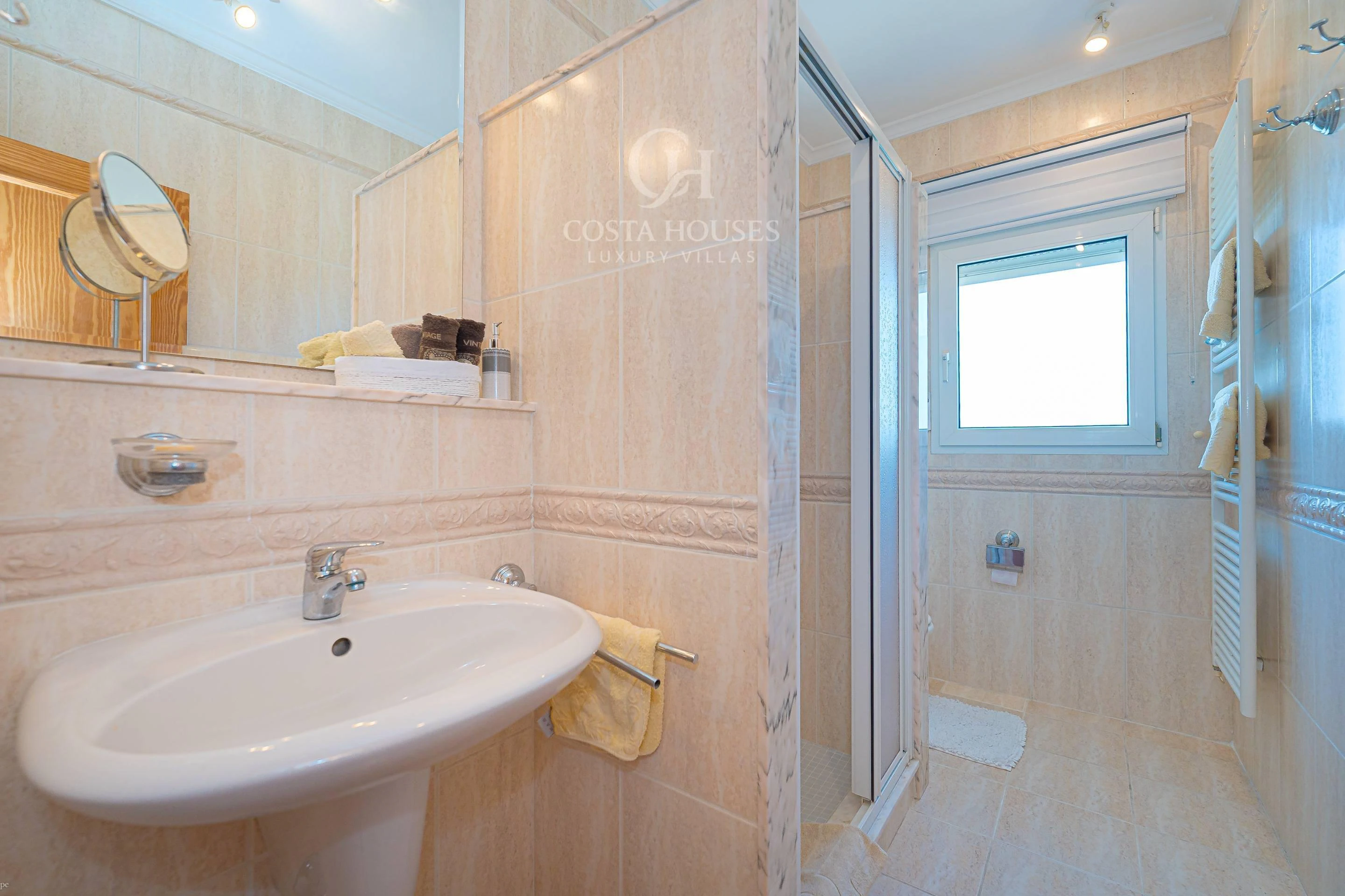 2858V_LUZSERENA - VILLA LUZ SERENA · PRIVACIDAD, LUZ NATURAL Y ESTILO DE VIDA MEDITERRÁNEO EN JÁVEA