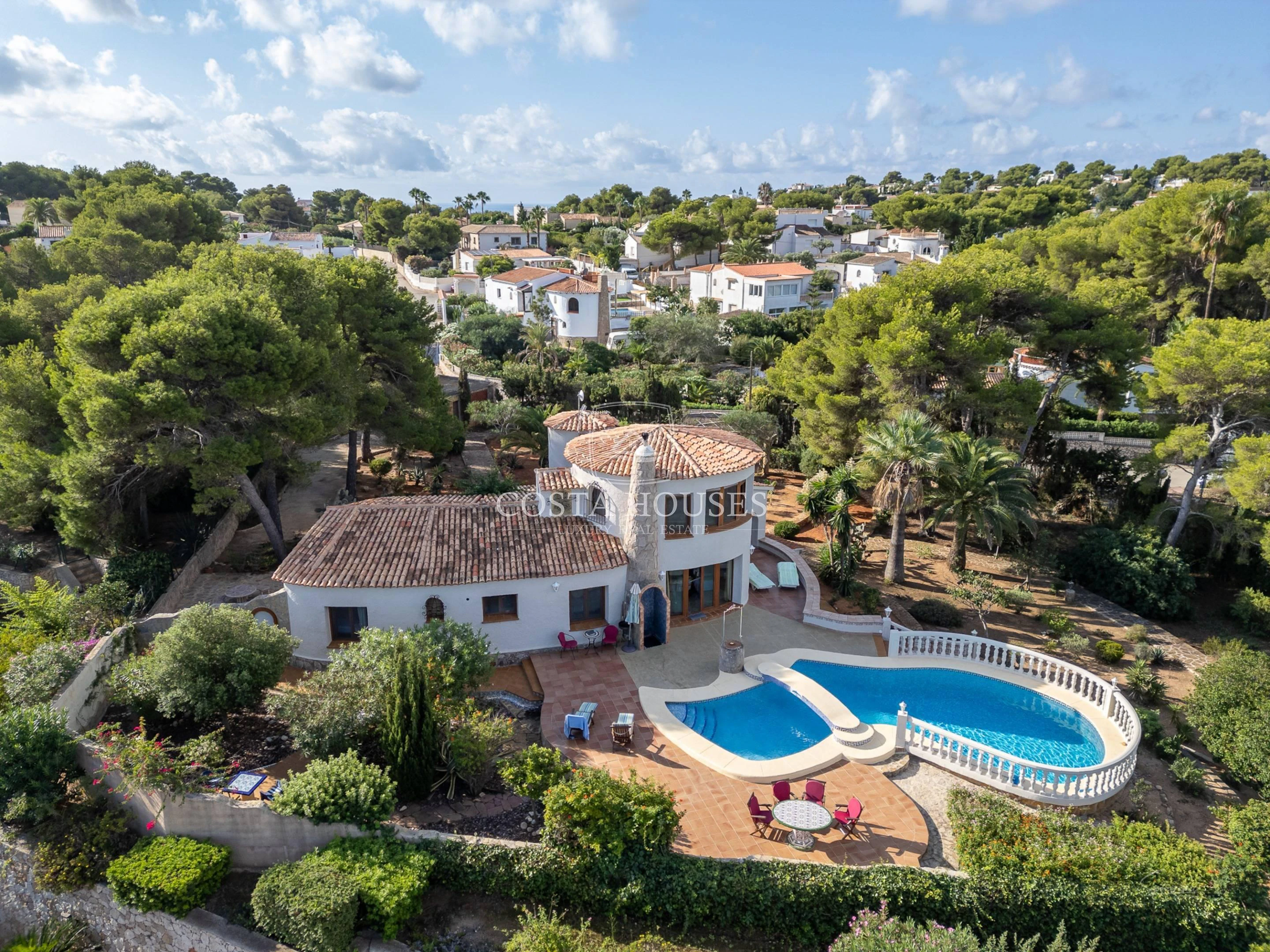 2583V_LUNA - VILLA LUNA - EN VENTA CON VISTAS AL MAR Y DOBLE PARCELA DE 2500 m2 EN JAVEA, COSTA BLANCA