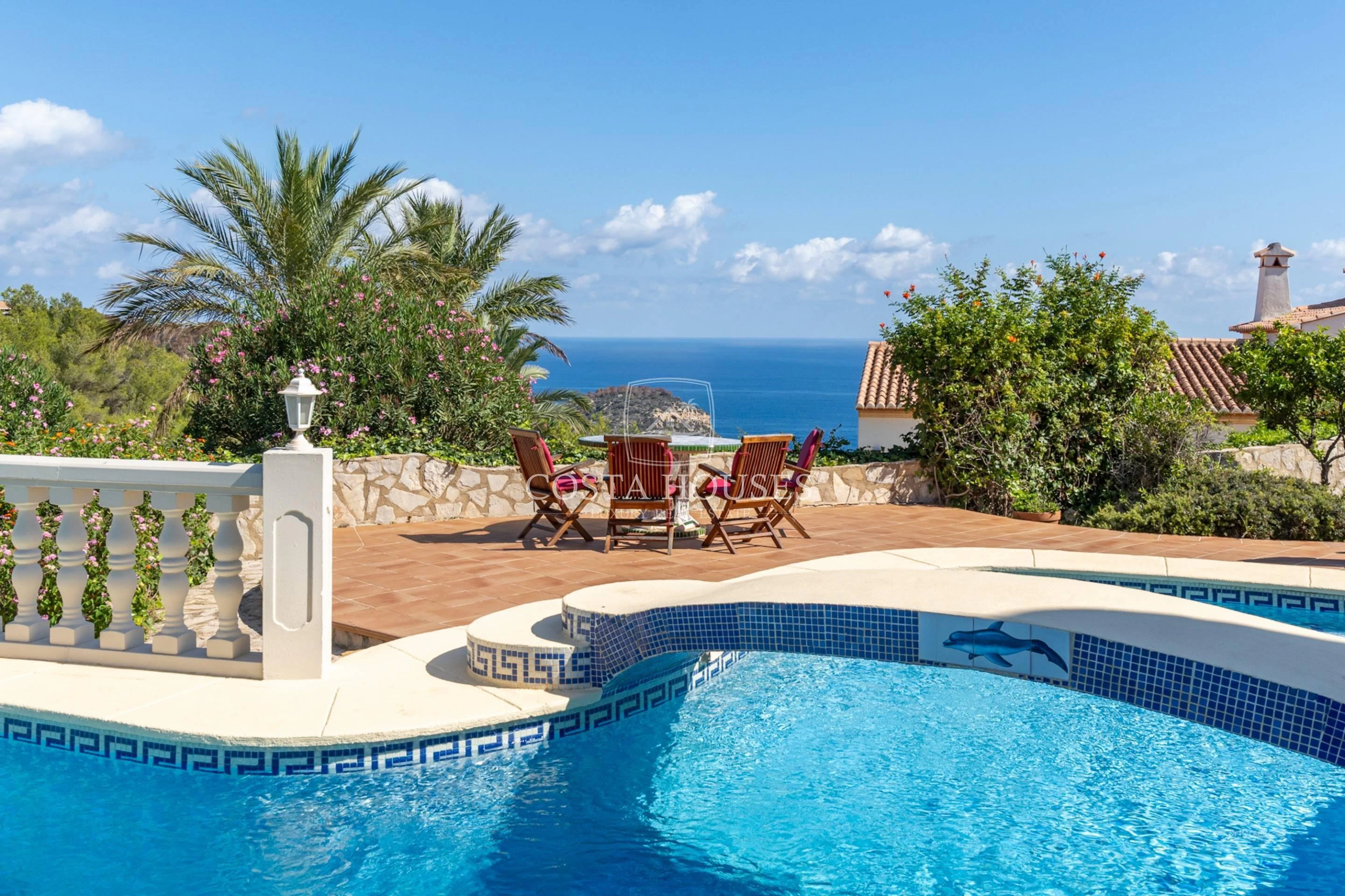 2583V_LUNA - VILLA LUNA - EN VENTA CON VISTAS AL MAR Y DOBLE PARCELA DE 2500 m2 EN JAVEA, COSTA BLANCA