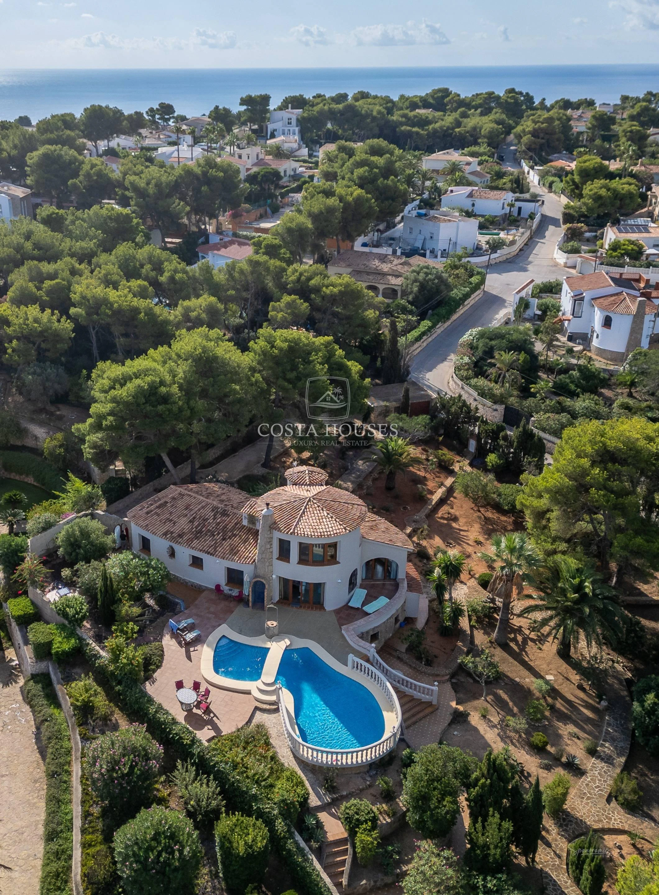 2583V_LUNA - VILLA LUNA - EN VENTA CON VISTAS AL MAR Y DOBLE PARCELA DE 2500 m2 EN JAVEA, COSTA BLANCA