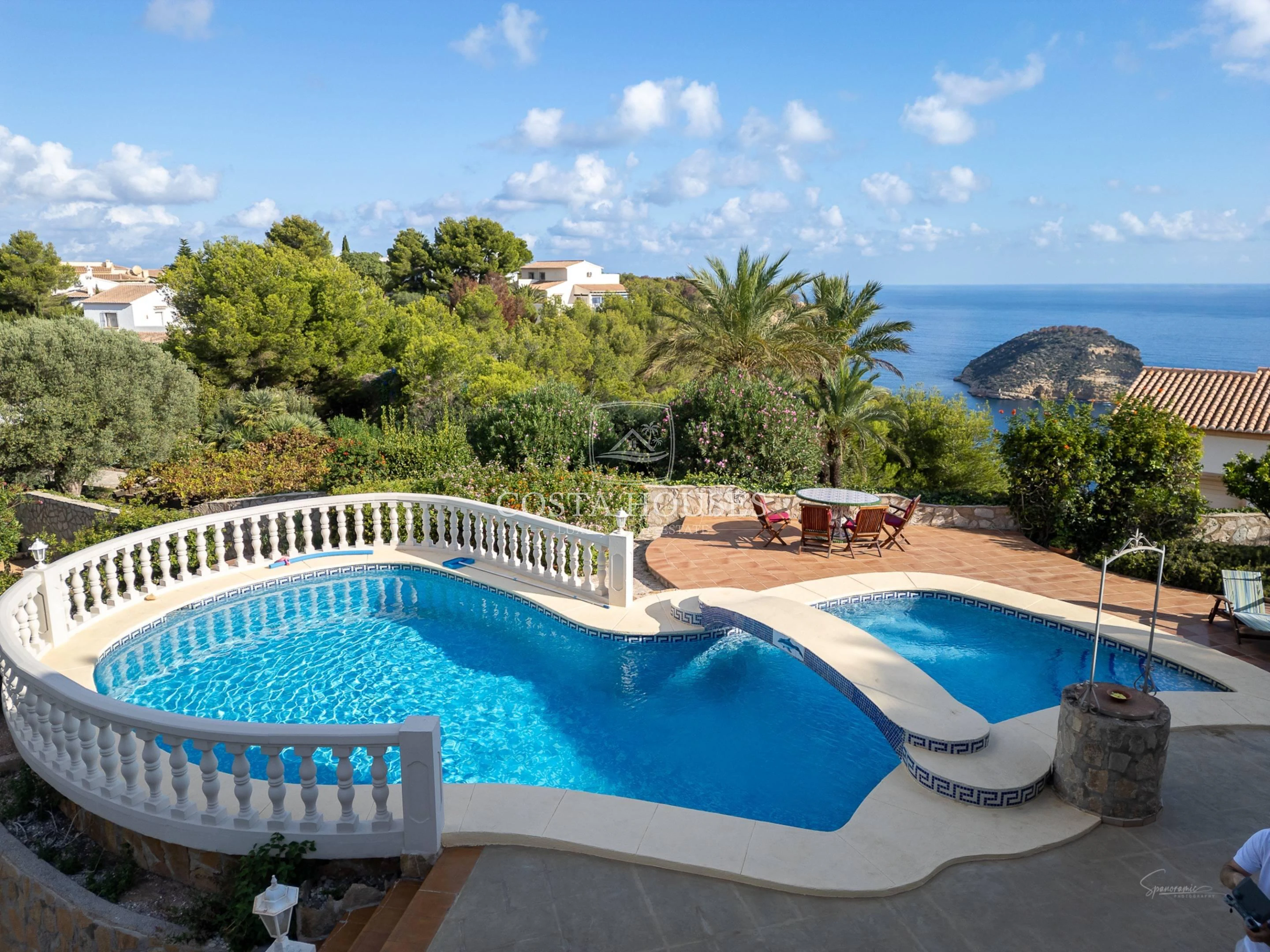 2583V_LUNA - VILLA LUNA - EN VENTA CON VISTAS AL MAR Y DOBLE PARCELA DE 2500 m2 EN JAVEA, COSTA BLANCA