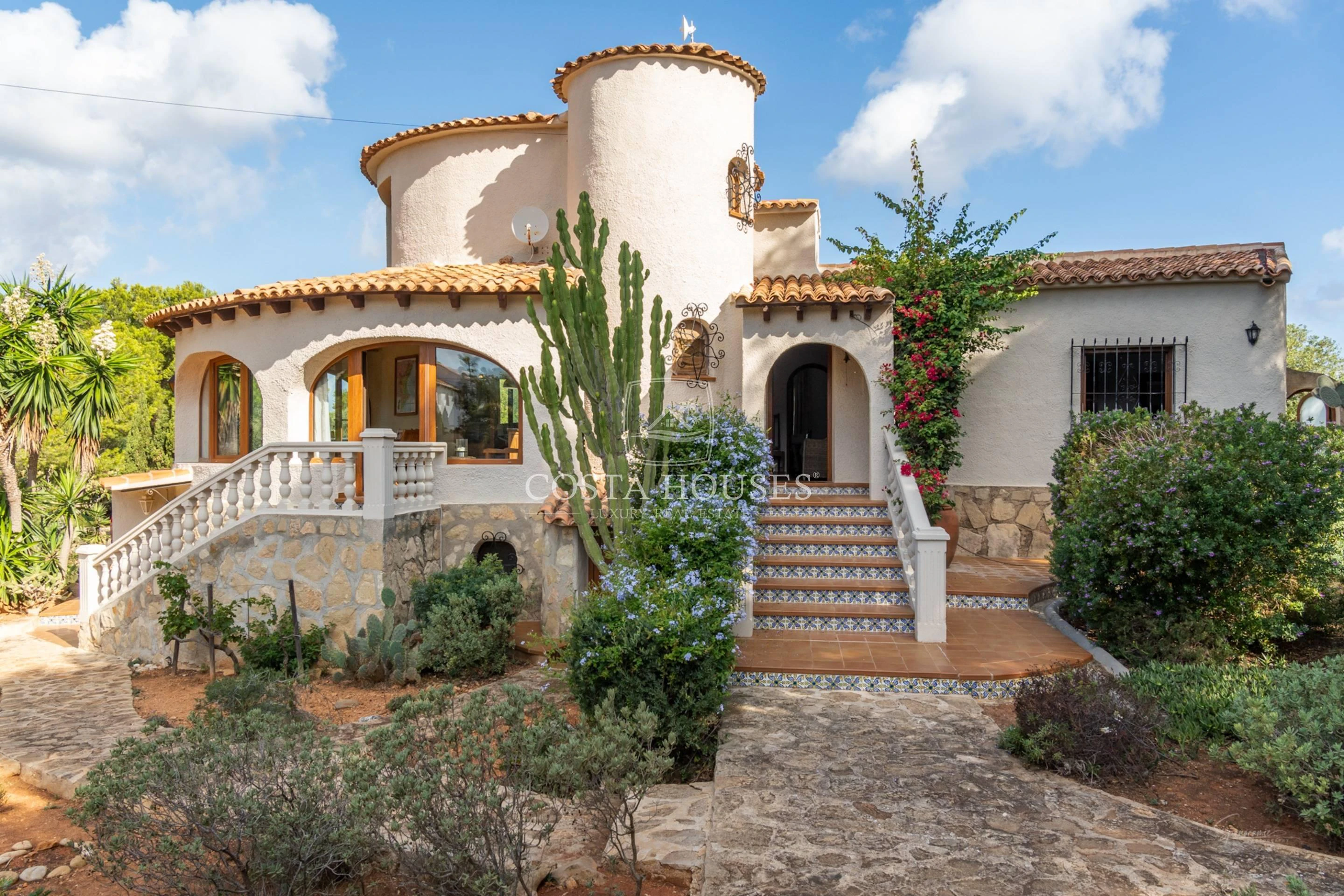 2583V_LUNA - VILLA LUNA - EN VENTA CON VISTAS AL MAR Y DOBLE PARCELA DE 2500 m2 EN JAVEA, COSTA BLANCA