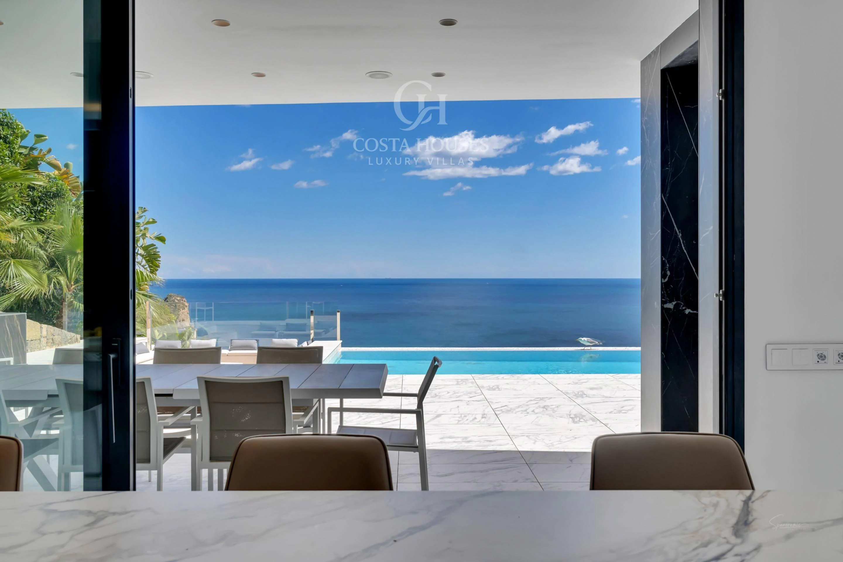 2736VL_THEIA - VILLA THEIA · ARQUITECTURA CONTEMPORÁNEA EN PRIMERA LÍNEA DE MAR Y ACANTILADO EN GRANADELLA, JÁVEA ALICANTE