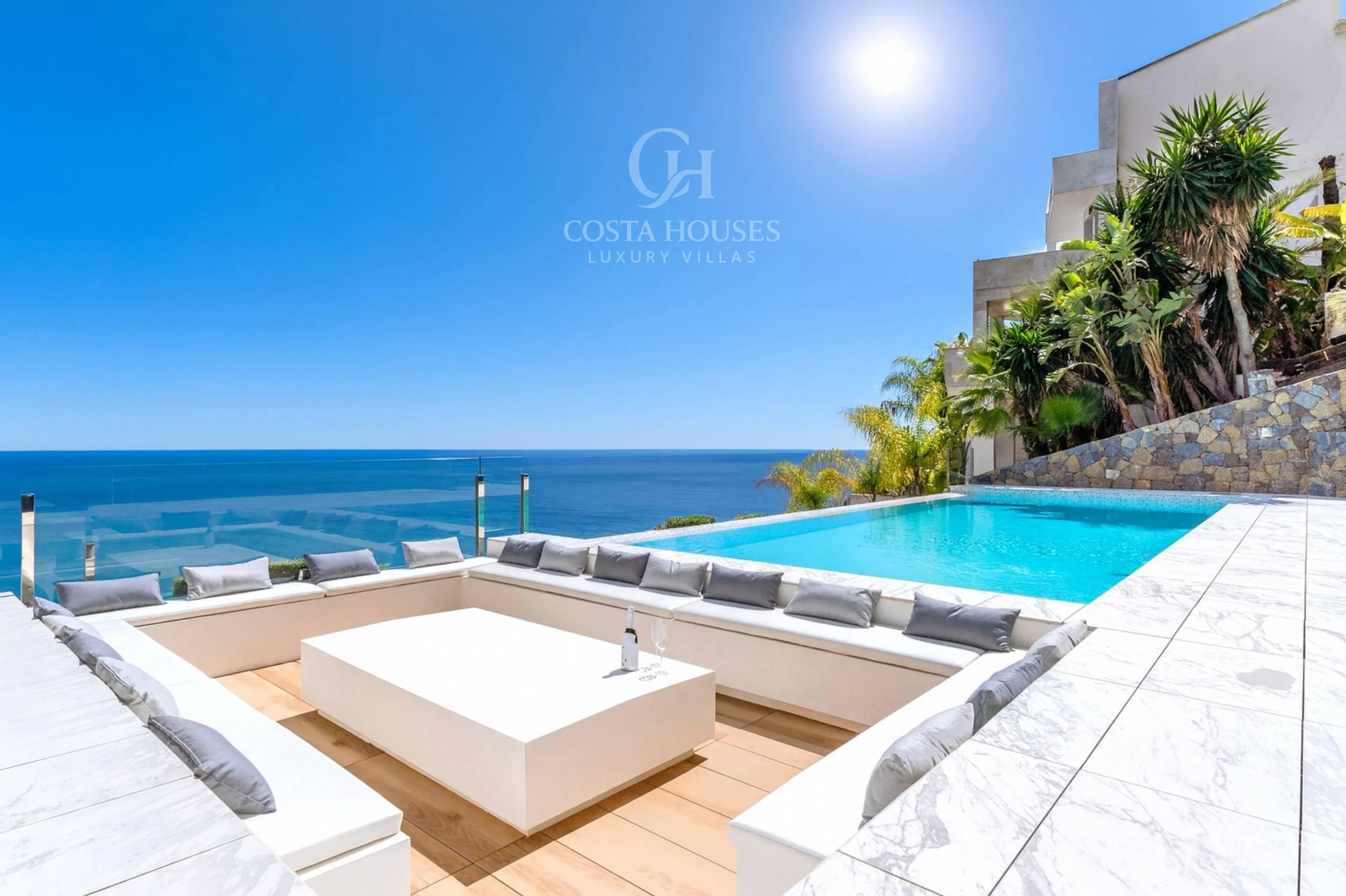 2736VL_THEIA - VILLA THEIA · ARQUITECTURA CONTEMPORÁNEA EN PRIMERA LÍNEA DE MAR Y ACANTILADO EN GRANADELLA, JÁVEA ALICANTE